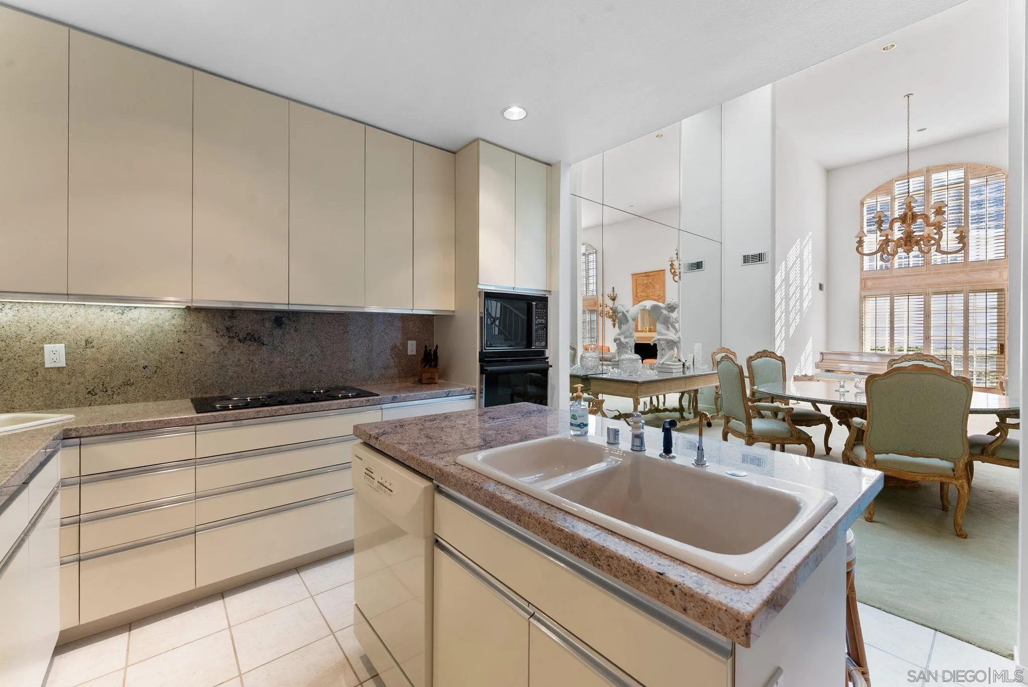 Photo #8: 250045103 Listing: Photo #8