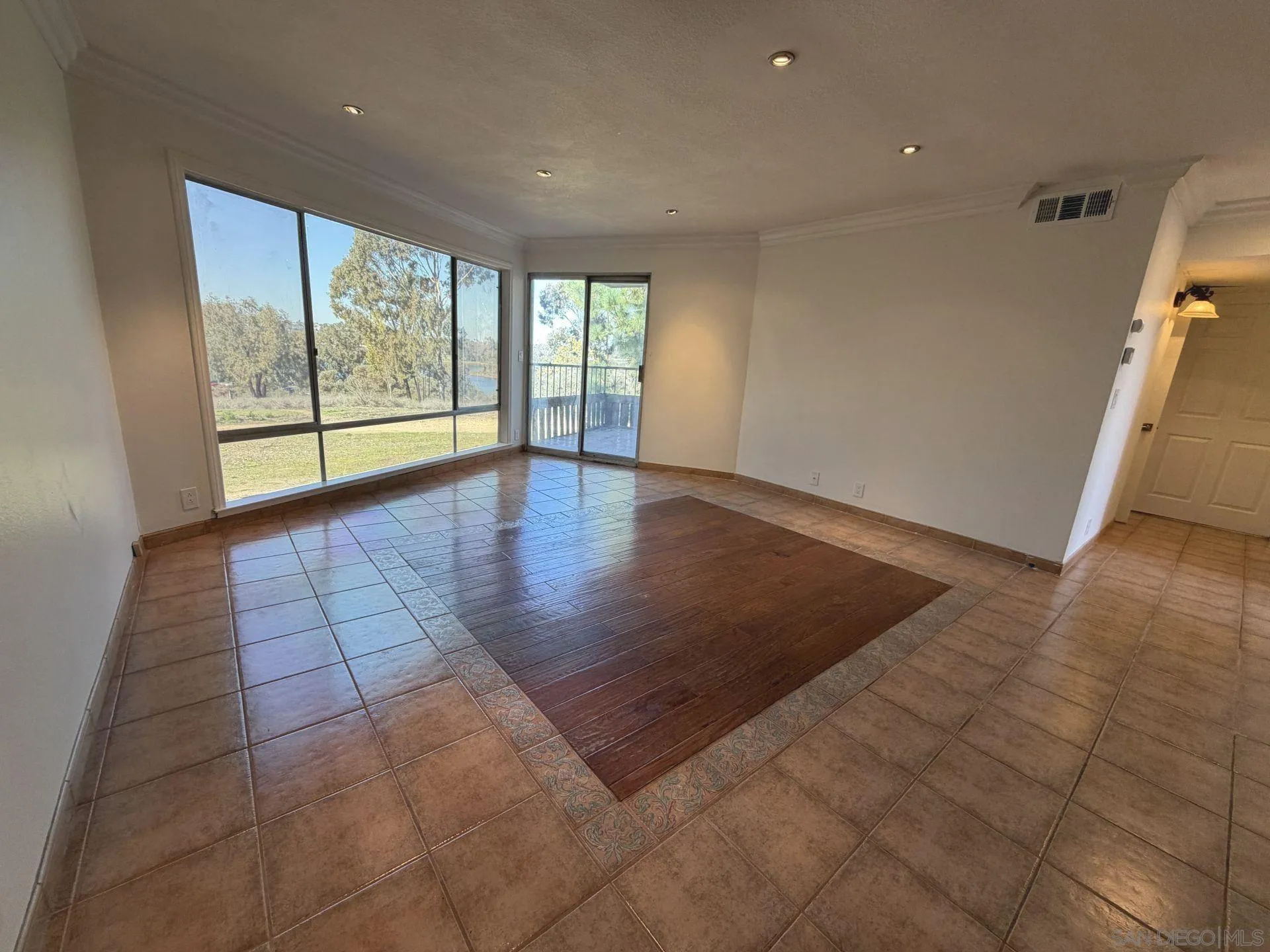 Photo #8: 250045109 Listing: Photo #8