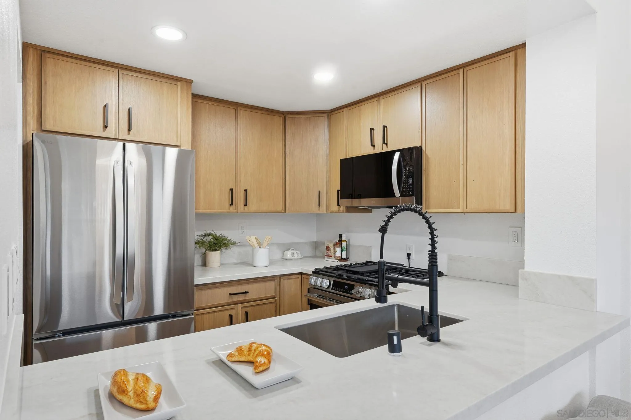 https://cdn.realtyfeed.com/cdn/127/250045116/9e311b0db027798983370a0041098552.webp