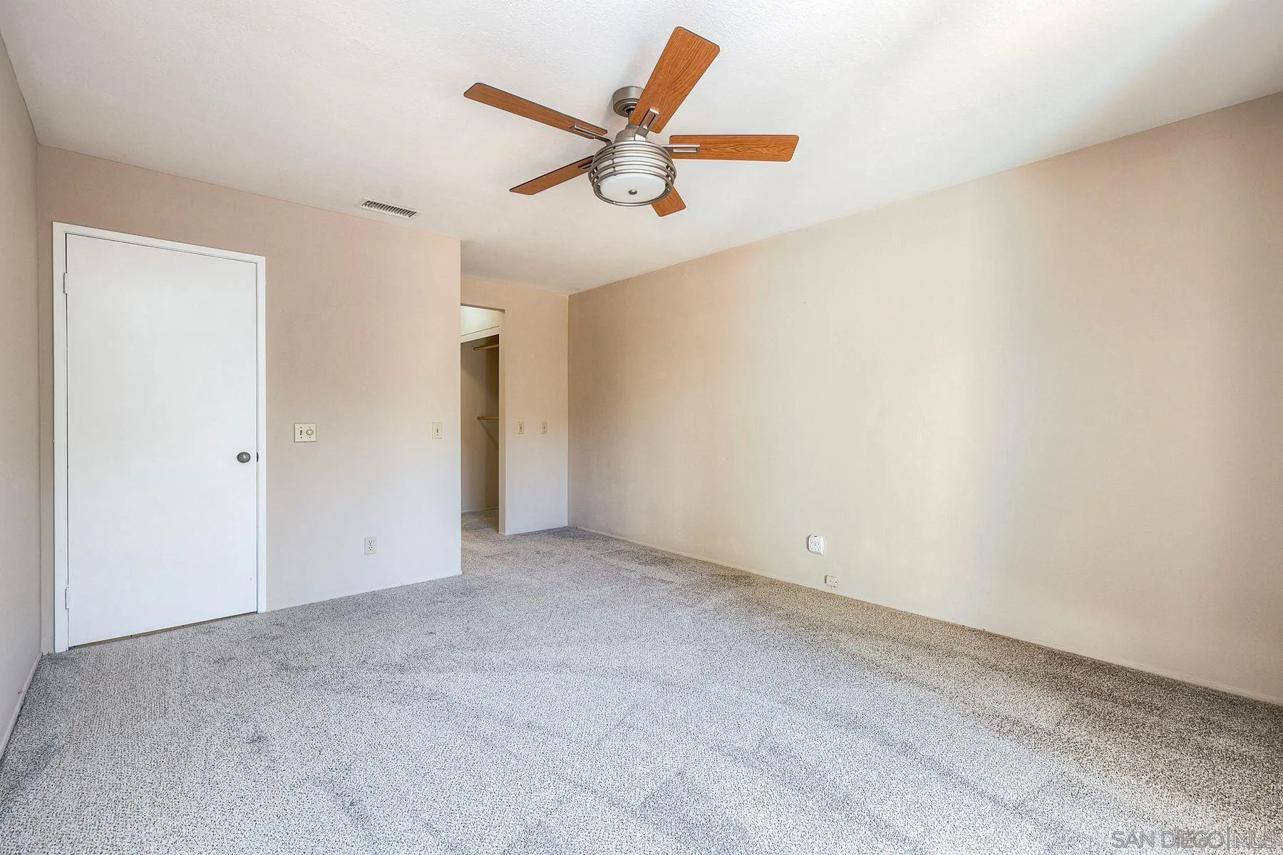 https://cdn.realtyfeed.com/cdn/127/250045126/4851c957398a4b00d61bd545338960e3.webp