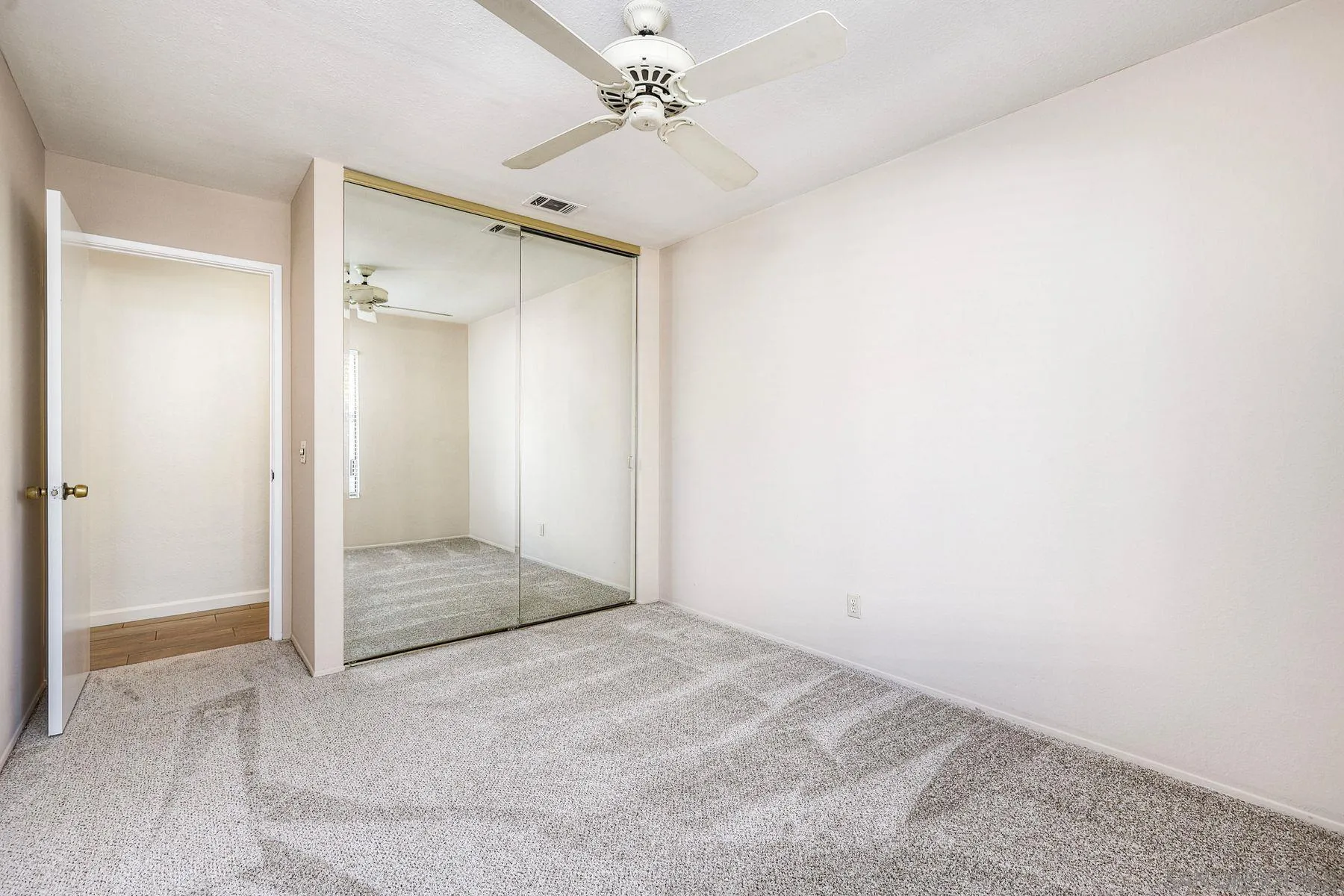 https://cdn.realtyfeed.com/cdn/127/250045126/6b32d780b00898dc584d44ed319d4d1a.webp