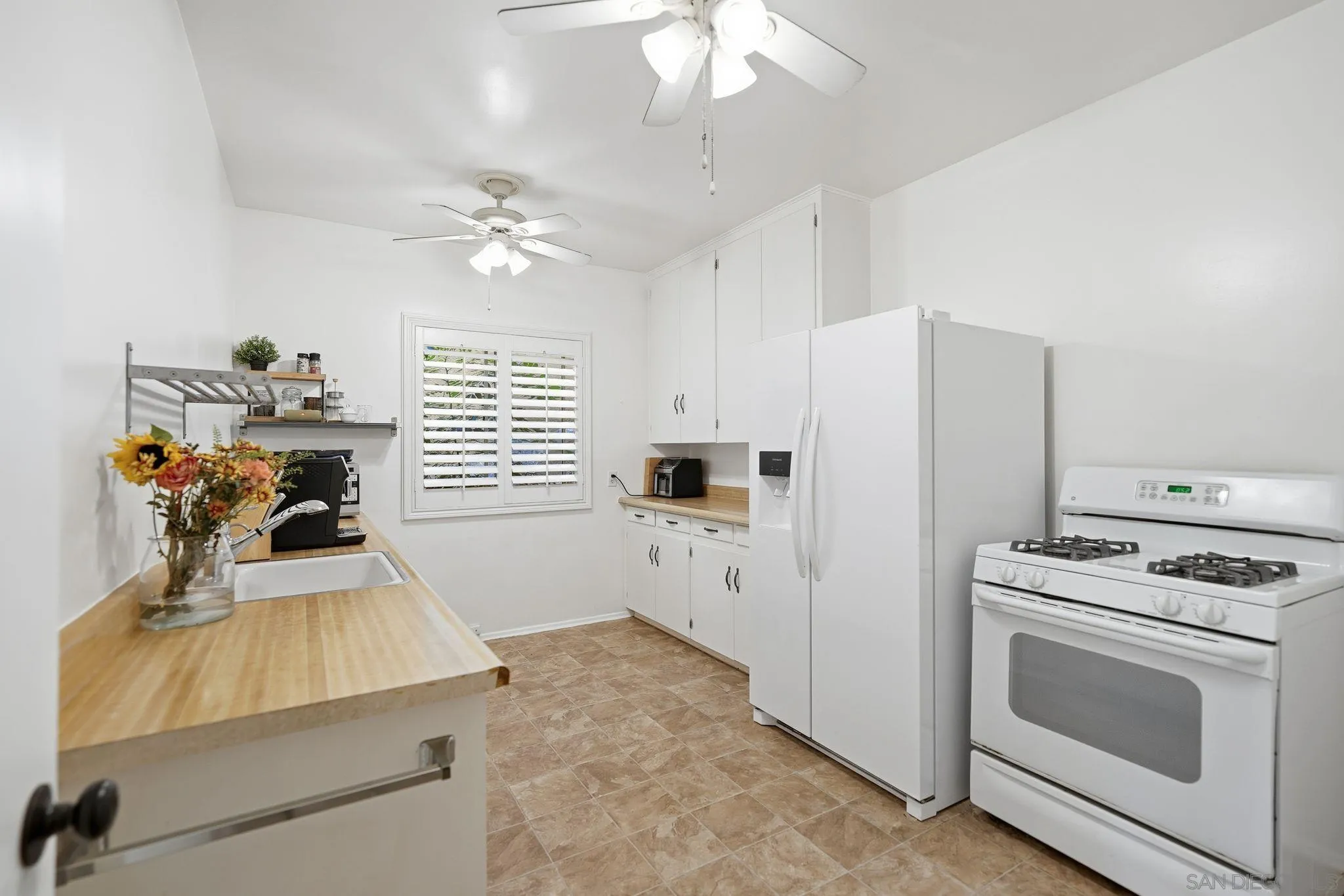https://cdn.realtyfeed.com/cdn/127/250045137/2378eafbaa703028ff323459bc1a5554.webp