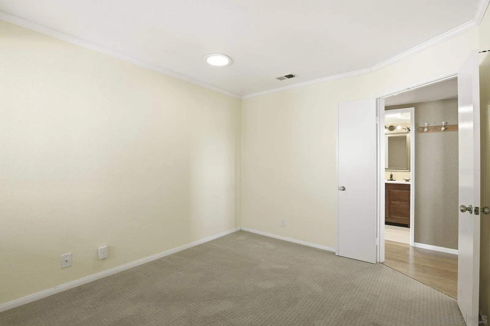 Photo #23: 250045158 Listing: Photo #23