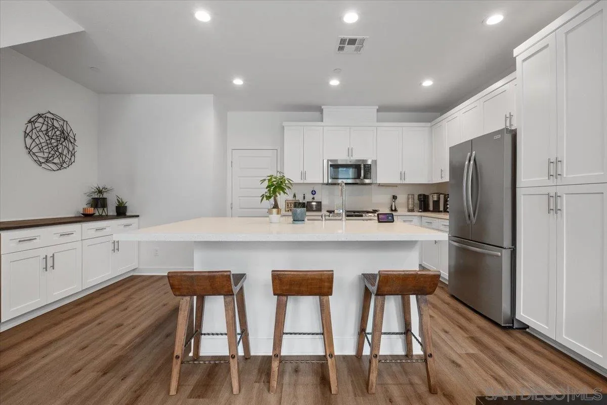 https://cdn.realtyfeed.com/cdn/127/250045164/7a7c00102e54d5e2e5bcac3f2f313c85.webp