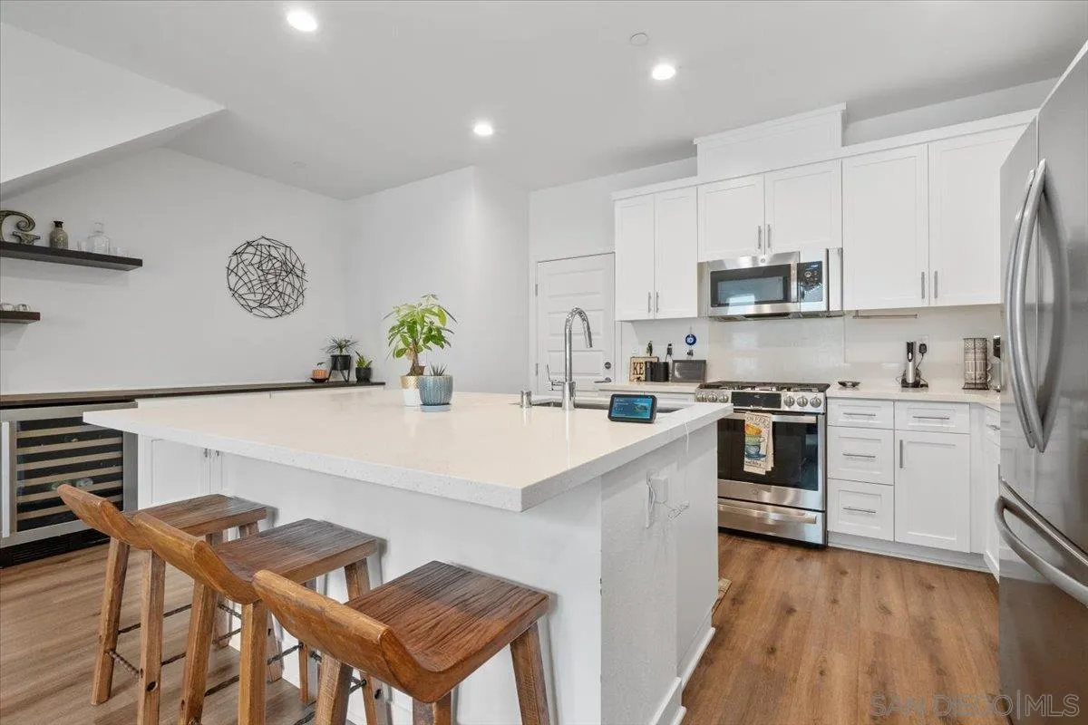 https://cdn.realtyfeed.com/cdn/127/250045165/37ba87199c907d1e5f1ef3ac6302b5cf.webp