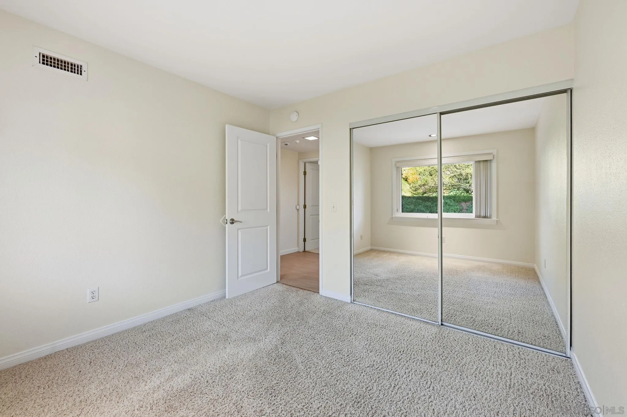 https://cdn.realtyfeed.com/cdn/127/250045185/38791e6aff635e7476801da5f56123c4.webp