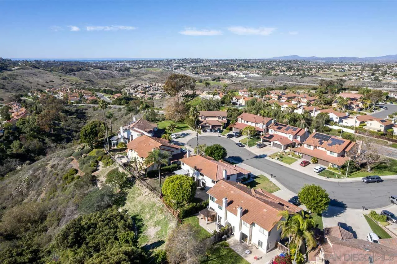 https://cdn.realtyfeed.com/cdn/127/250045196/110fadc18f27a49b524cf64f112f1c21.webp