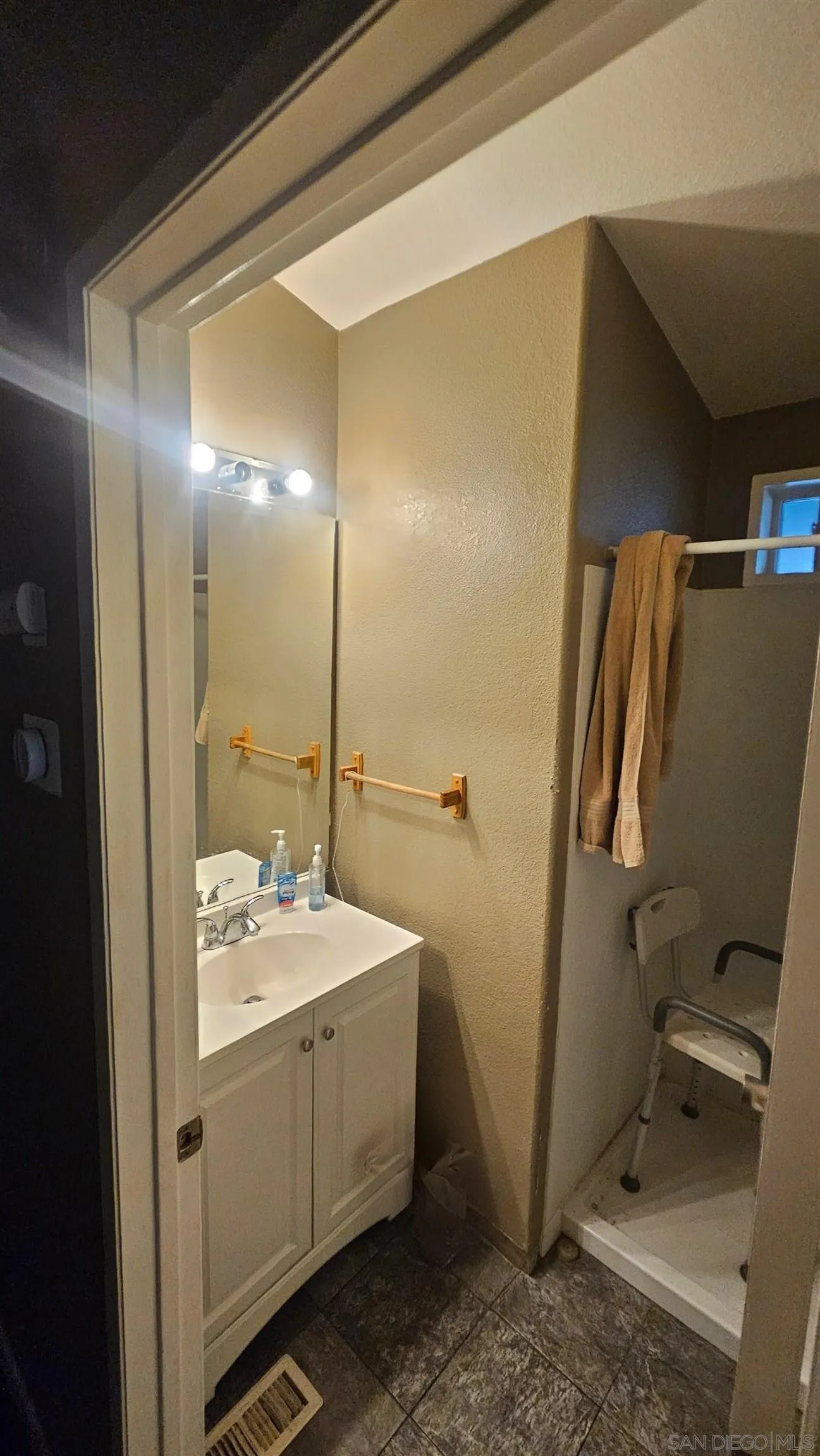 https://cdn.realtyfeed.com/cdn/127/250045242/3157ab603df50c6f4fdc19a25b4983b3.webp