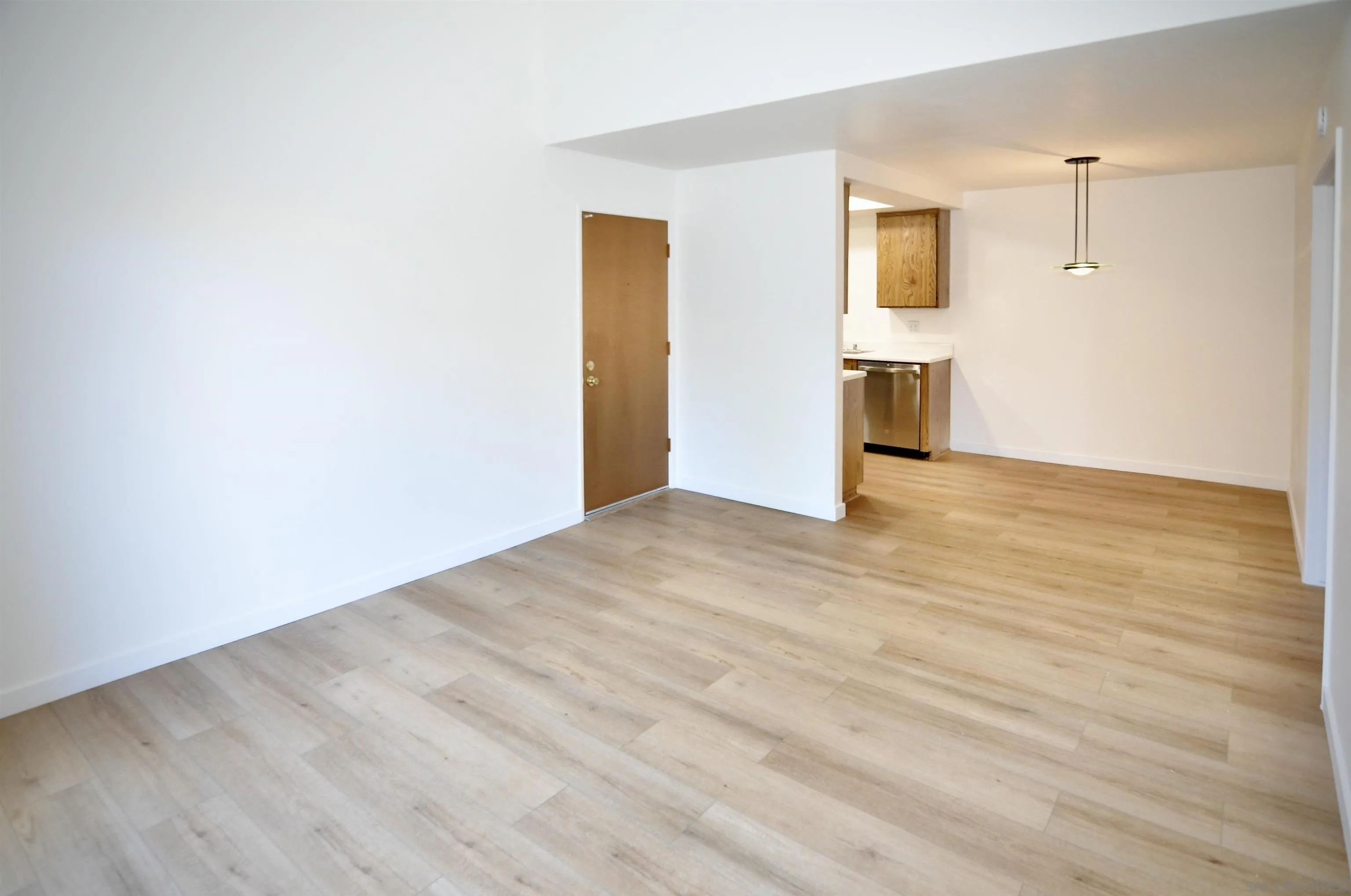 https://cdn.realtyfeed.com/cdn/127/250045244/901667695194d7916576140f739dc9e1.webp