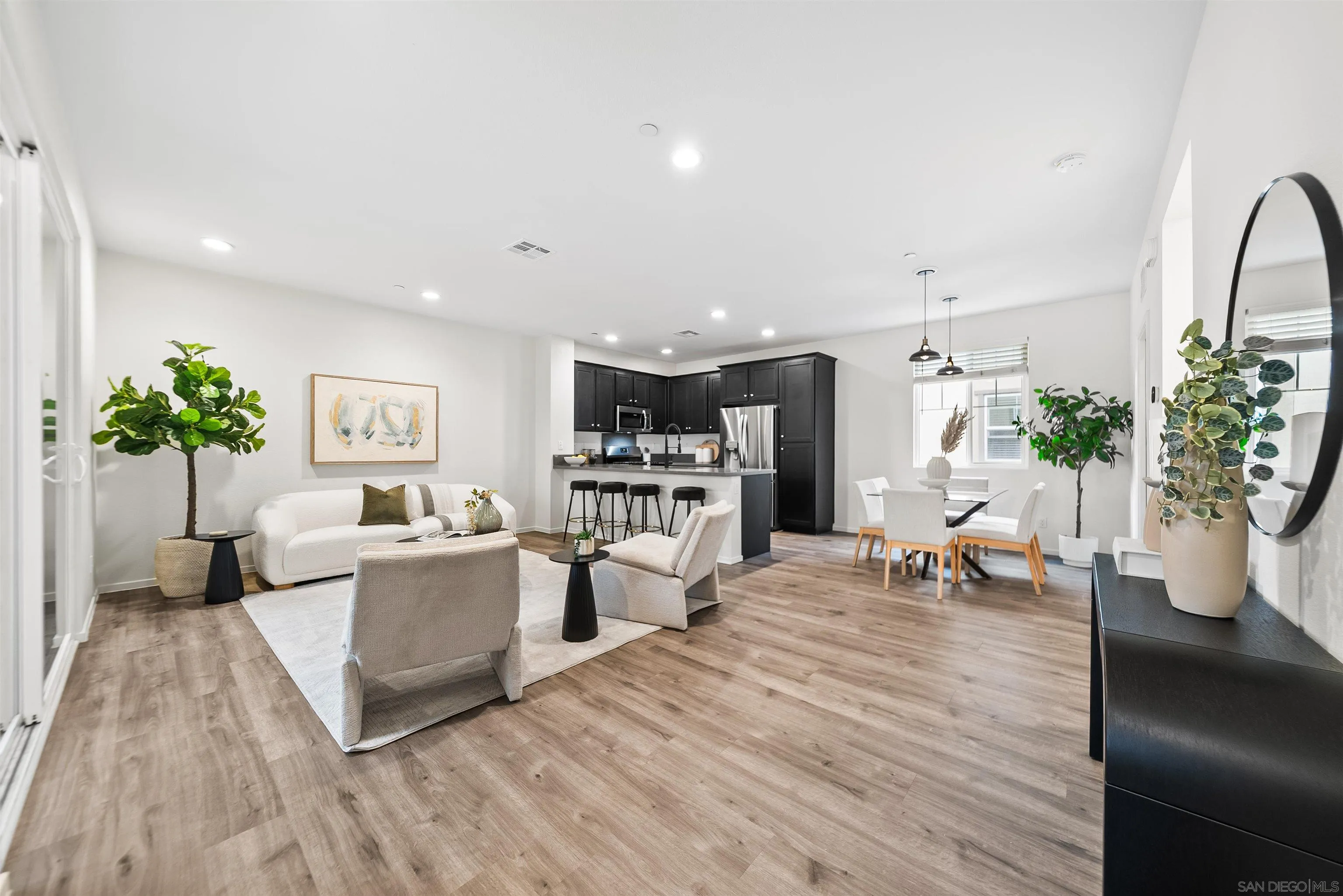 Photo #2: 250045246 Listing: Photo #2