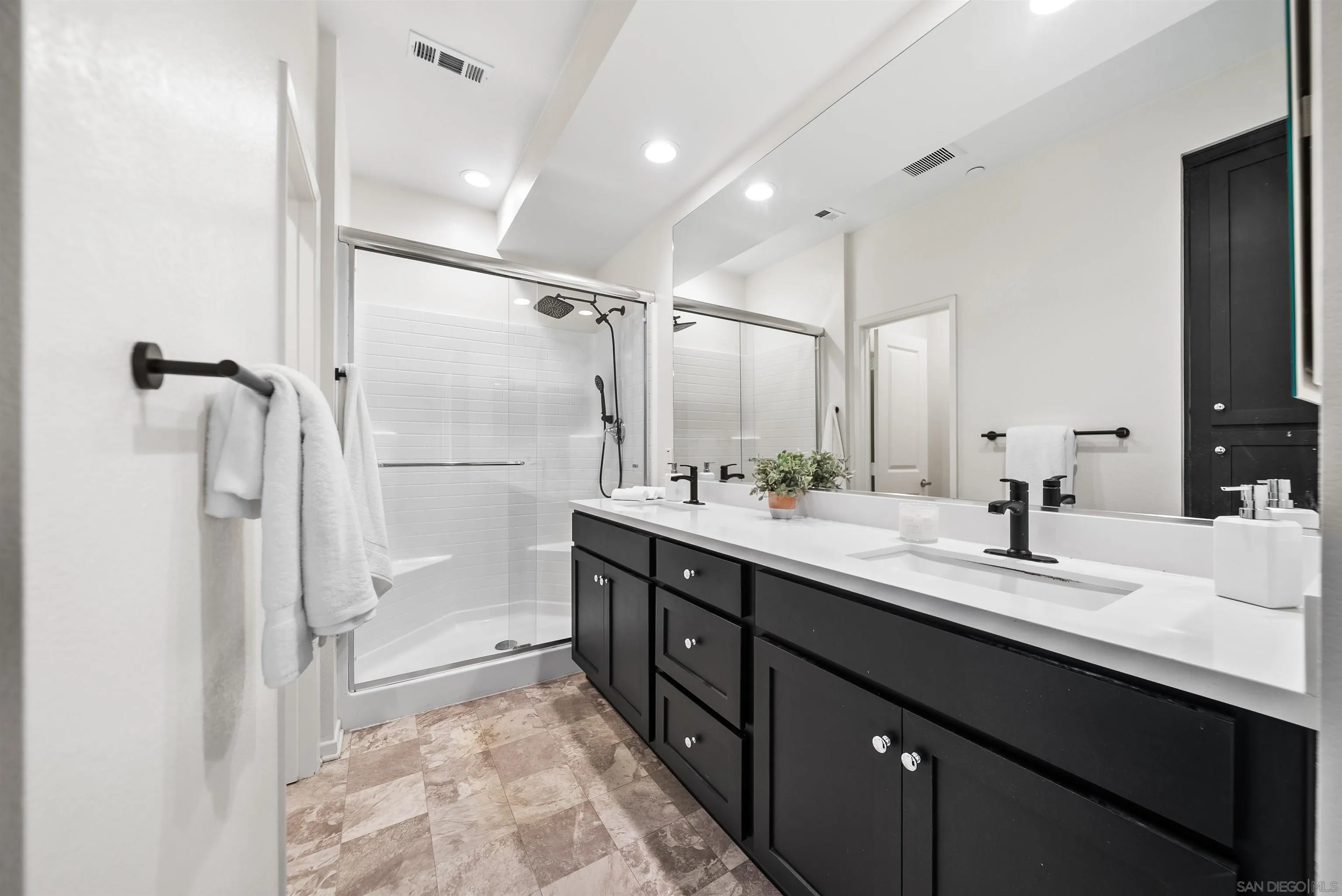 Photo #15: 250045246 Listing: Photo #15