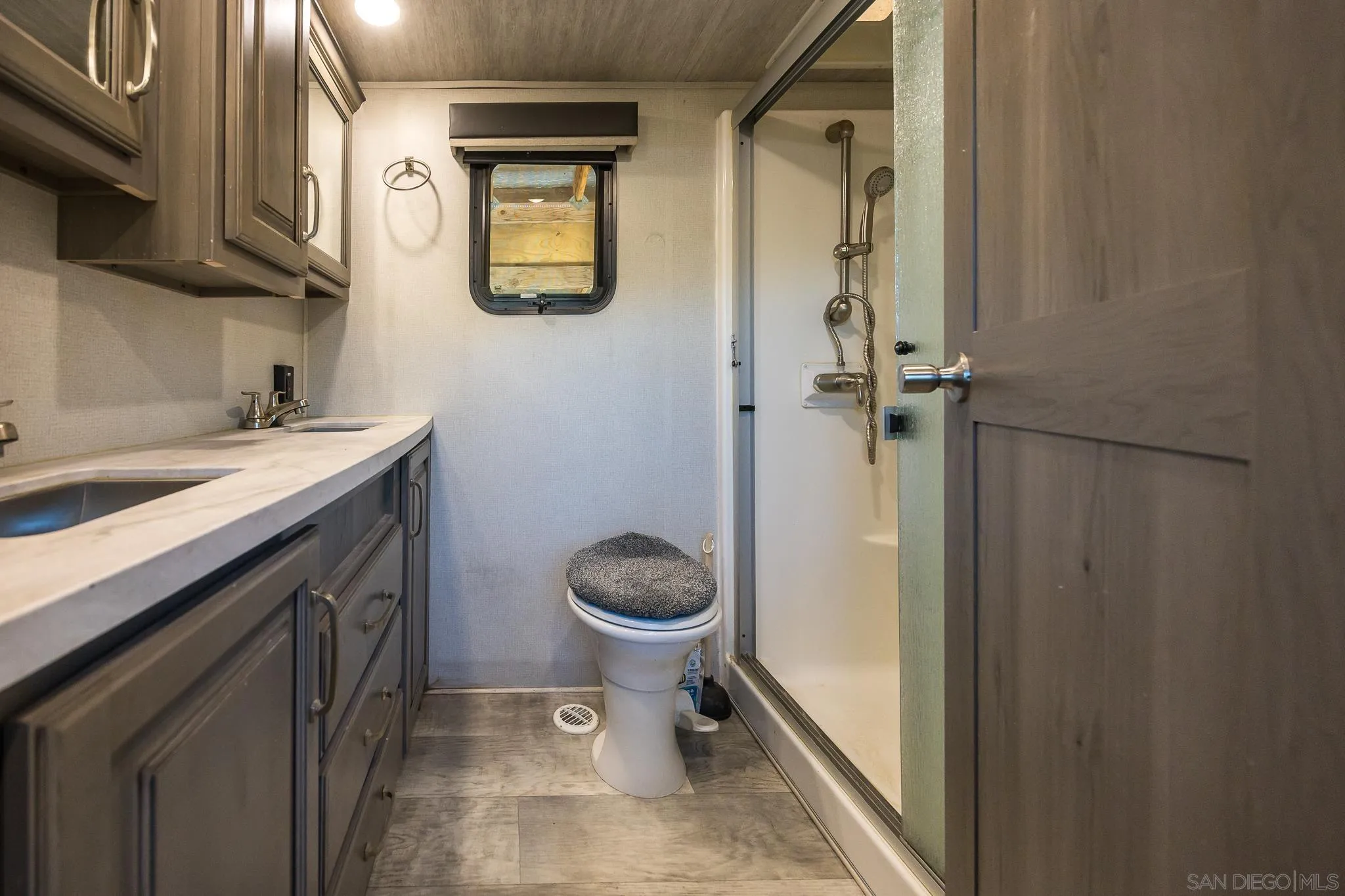 https://cdn.realtyfeed.com/cdn/127/250045251/a26d23d2644b114dbcc92c307d026814.webp