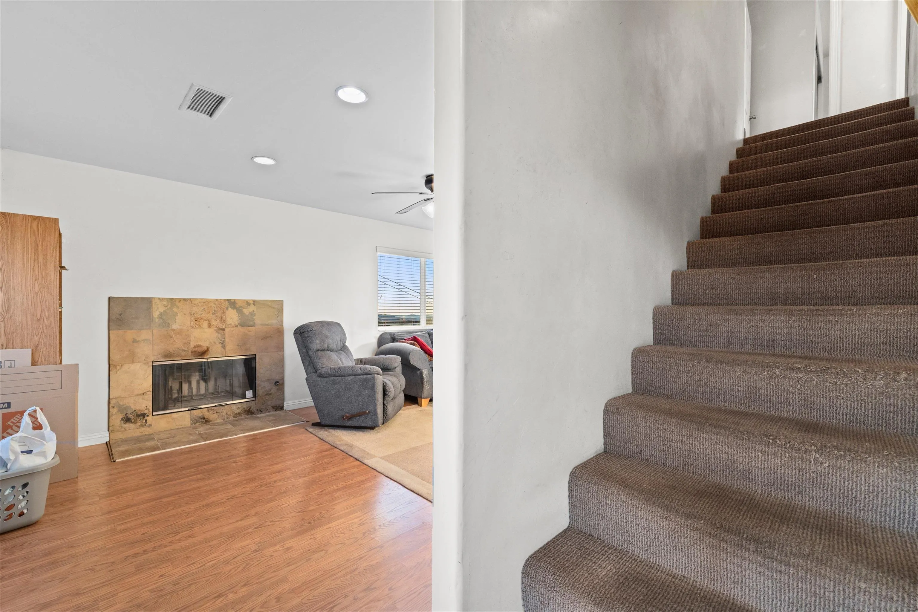 https://cdn.realtyfeed.com/cdn/127/250045252/994dd7269edb74308111754e5cb23f34.webp