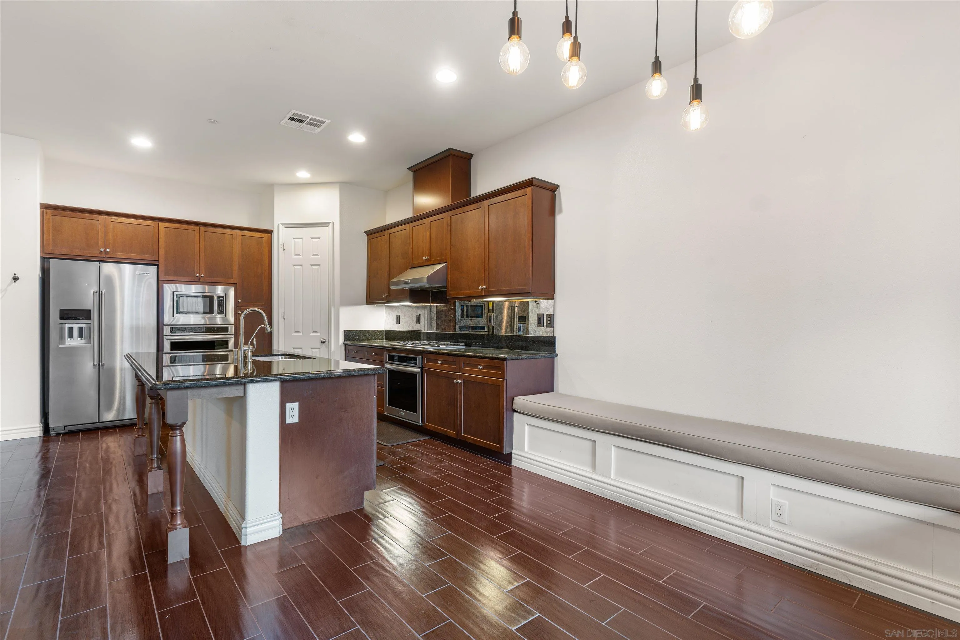 https://cdn.realtyfeed.com/cdn/127/250045258/50a5c747136361ee3f0278b1ef3128ec.webp