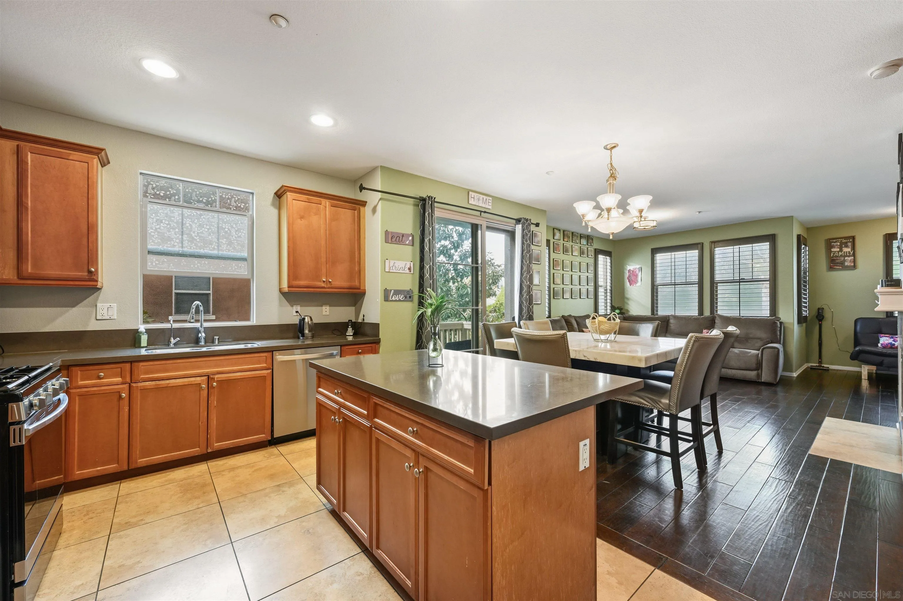 Photo #8: 250045267 Listing: Photo #8