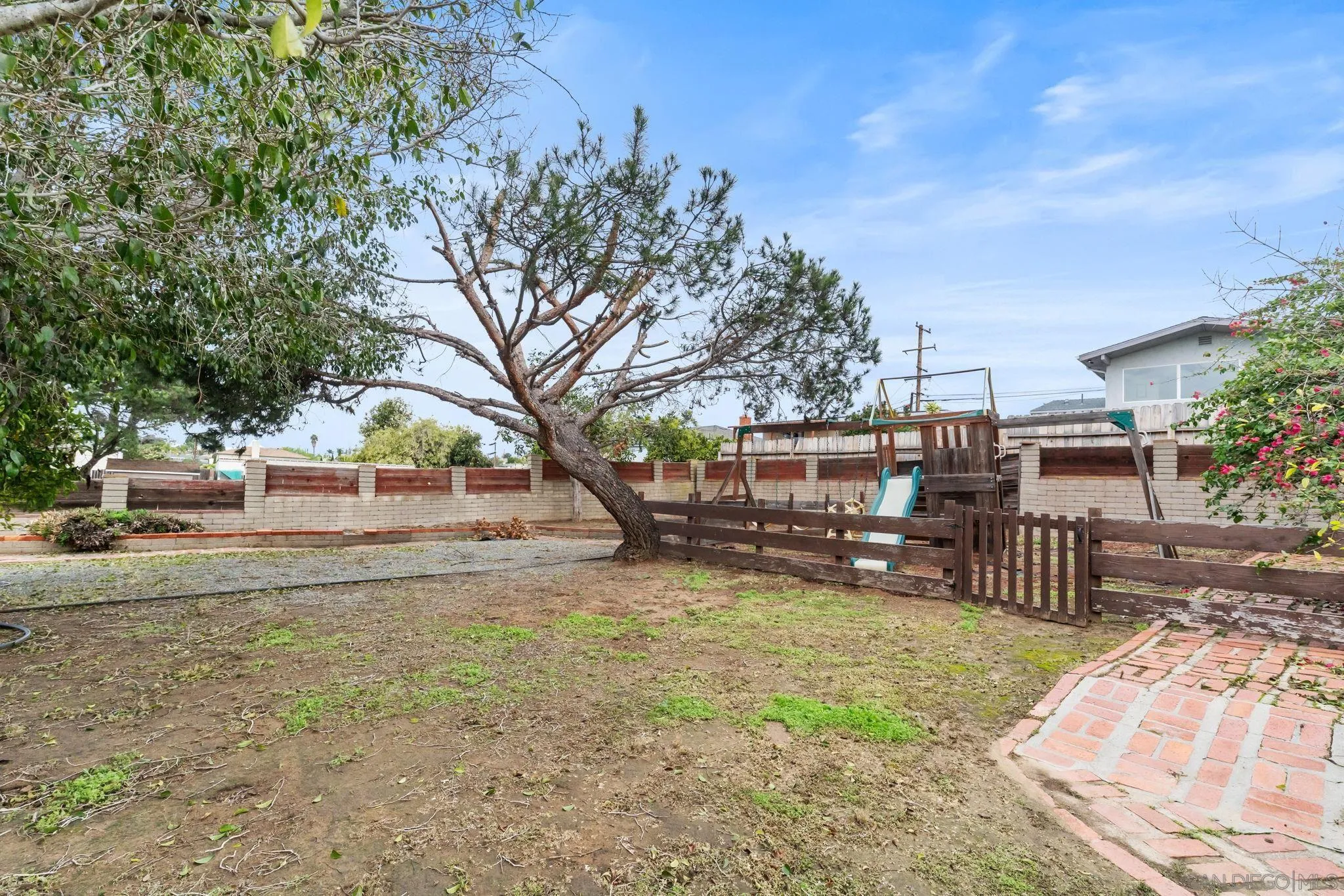 https://cdn.realtyfeed.com/cdn/127/250045272/8c1c180a91433e6a44338e30d383b080.webp