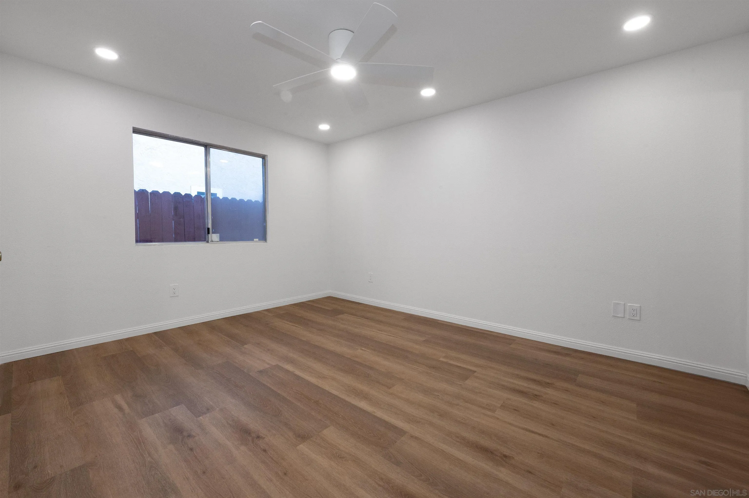 https://cdn.realtyfeed.com/cdn/127/250045277/ce26db439c46ad5c988c06018a0a1cb2.webp