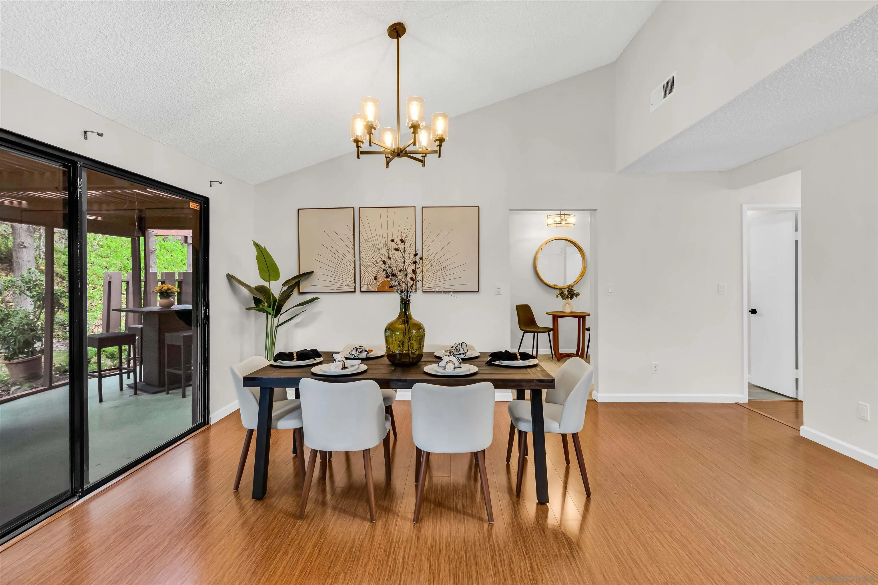 Photo #9: 250045299 Listing: Photo #9