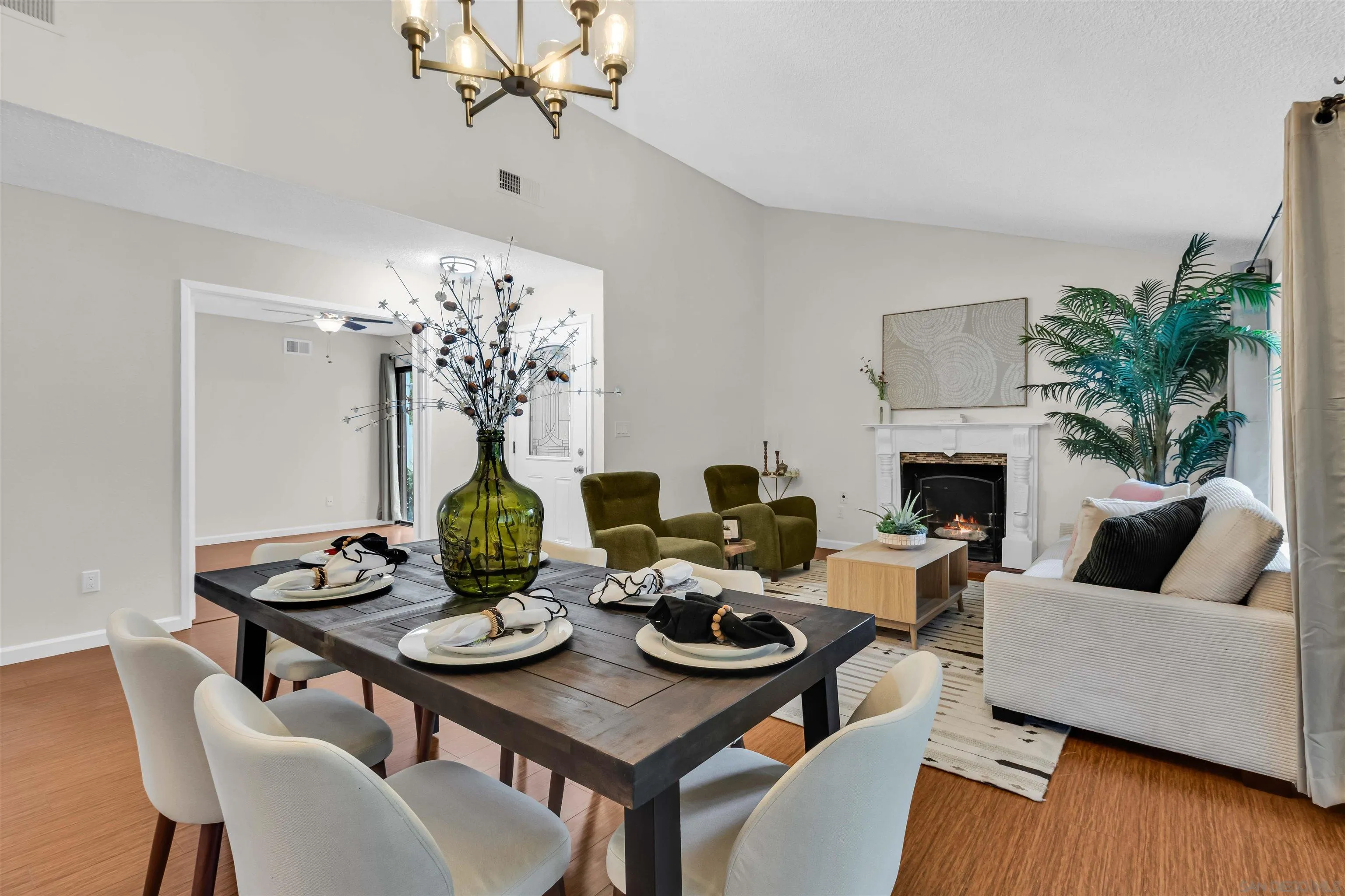 Photo #1: 250045299 Listing: Photo #1