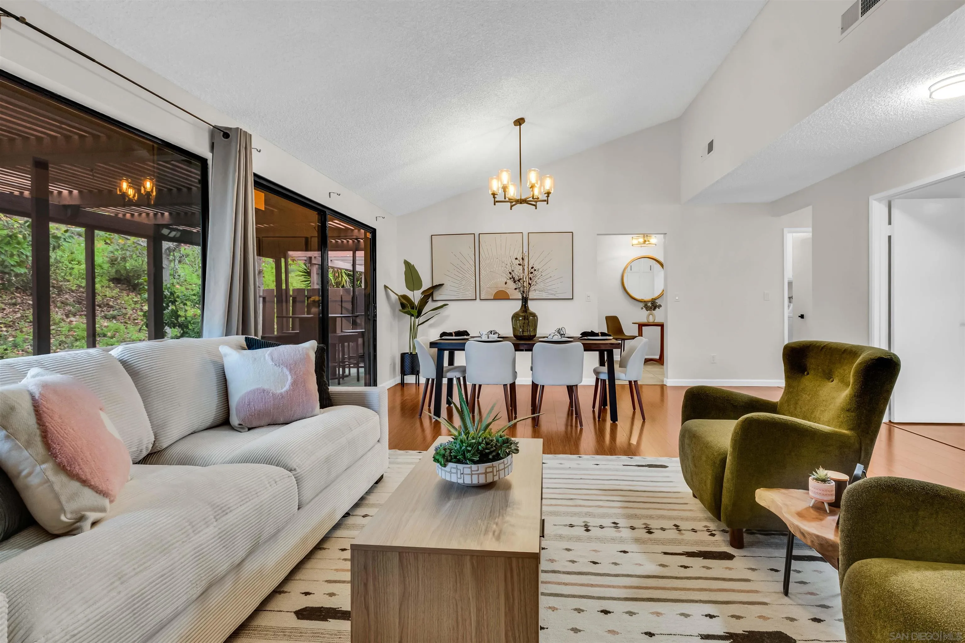 Photo #12: 250045299 Listing: Photo #12