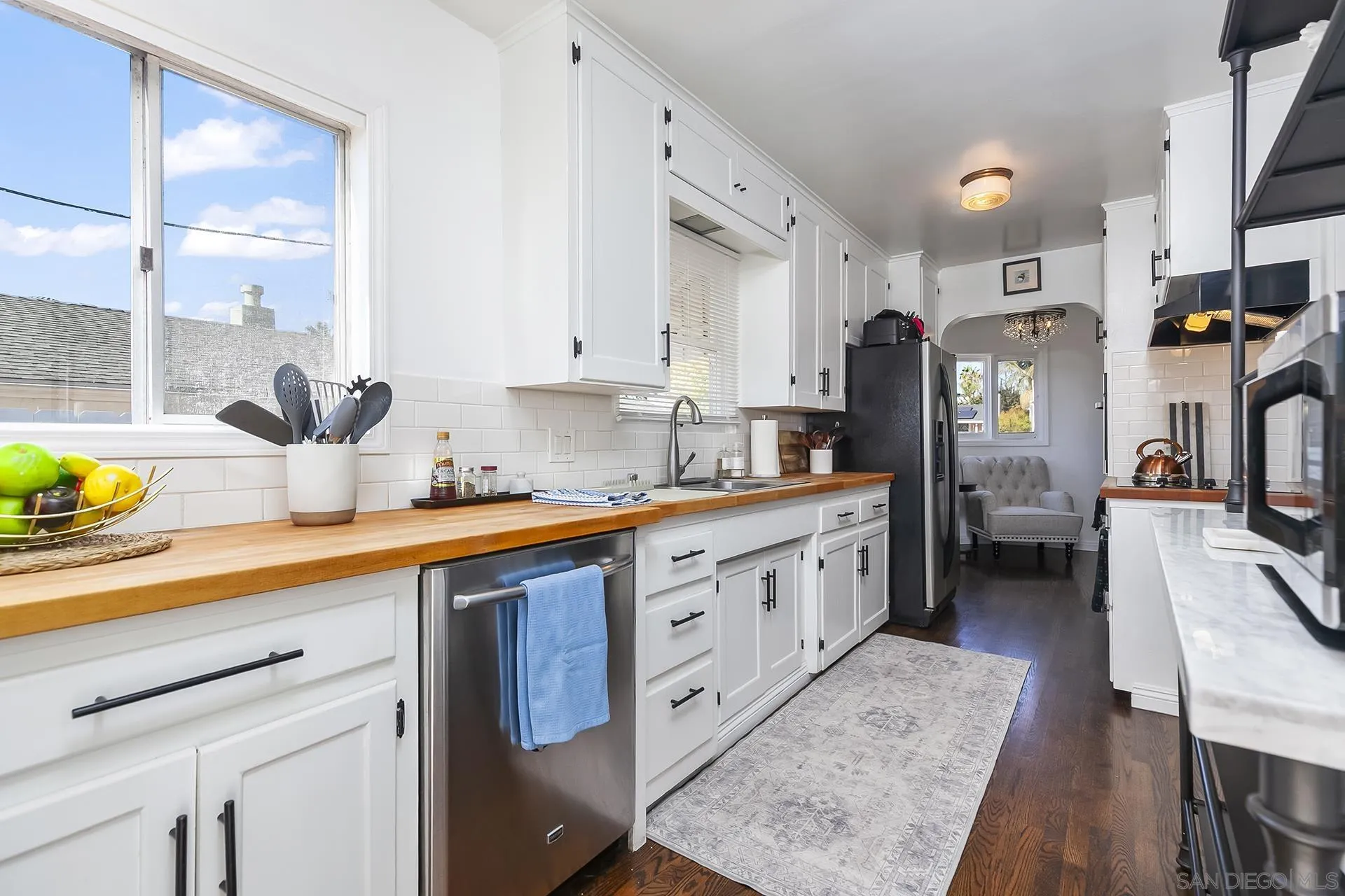 https://cdn.realtyfeed.com/cdn/127/250045303/26466962d300f95ab6293254260feb5f.webp