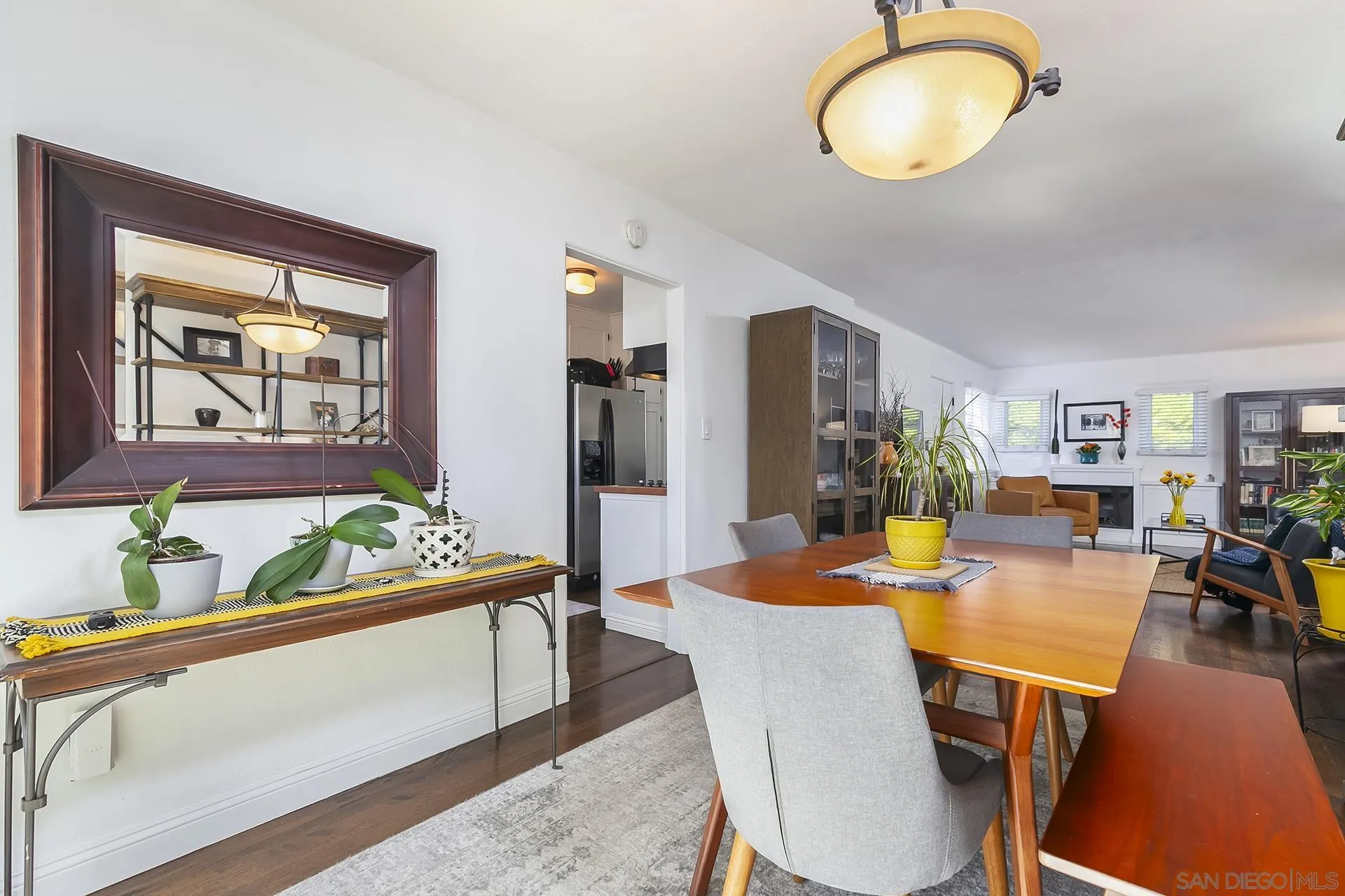 https://cdn.realtyfeed.com/cdn/127/250045303/72cd871a6b8621bd53514ce35aef825f.webp