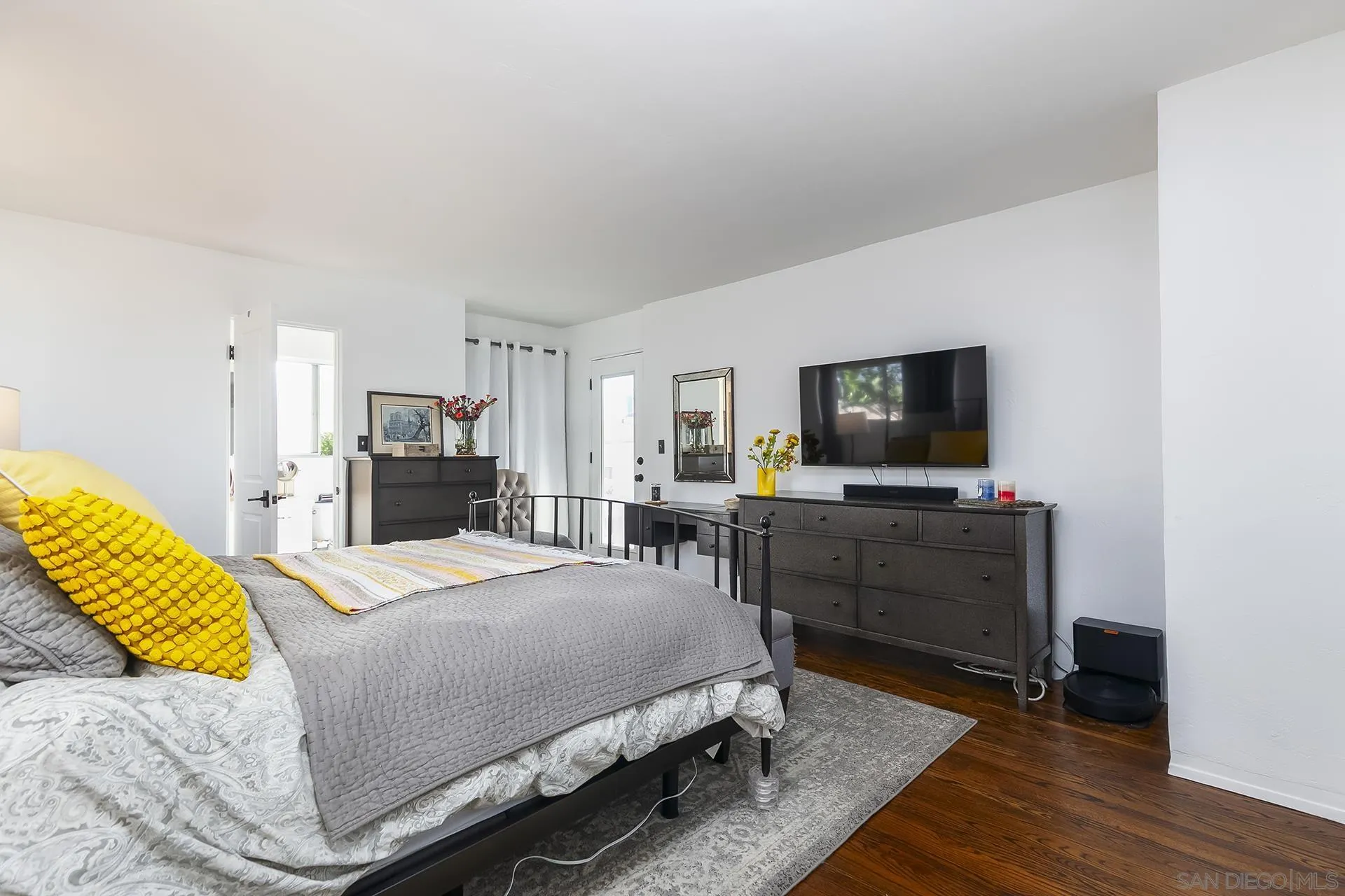 https://cdn.realtyfeed.com/cdn/127/250045303/b191537146e3c279081687b511edd7f3.webp