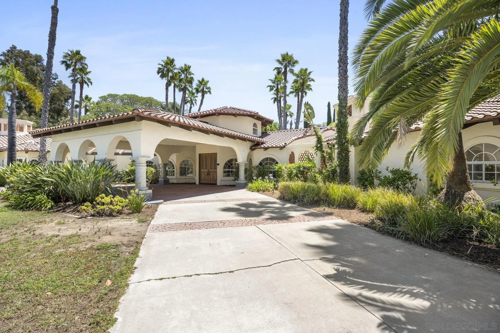 https://cdn.realtyfeed.com/cdn/127/250045323/7fb285271486acc7add494e34fff16e8.webp