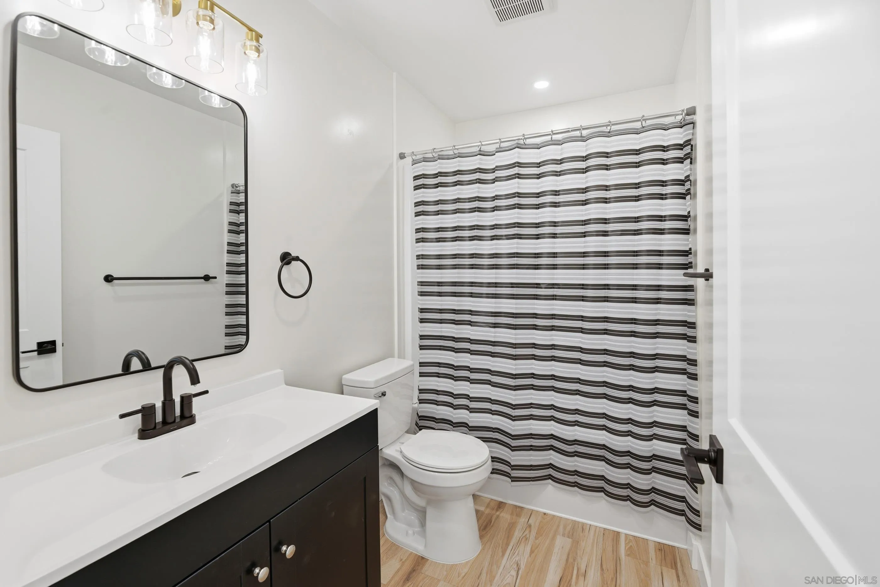 https://cdn.realtyfeed.com/cdn/127/250045342/1983a9ad15b0c28be959a820b7d405d8.webp