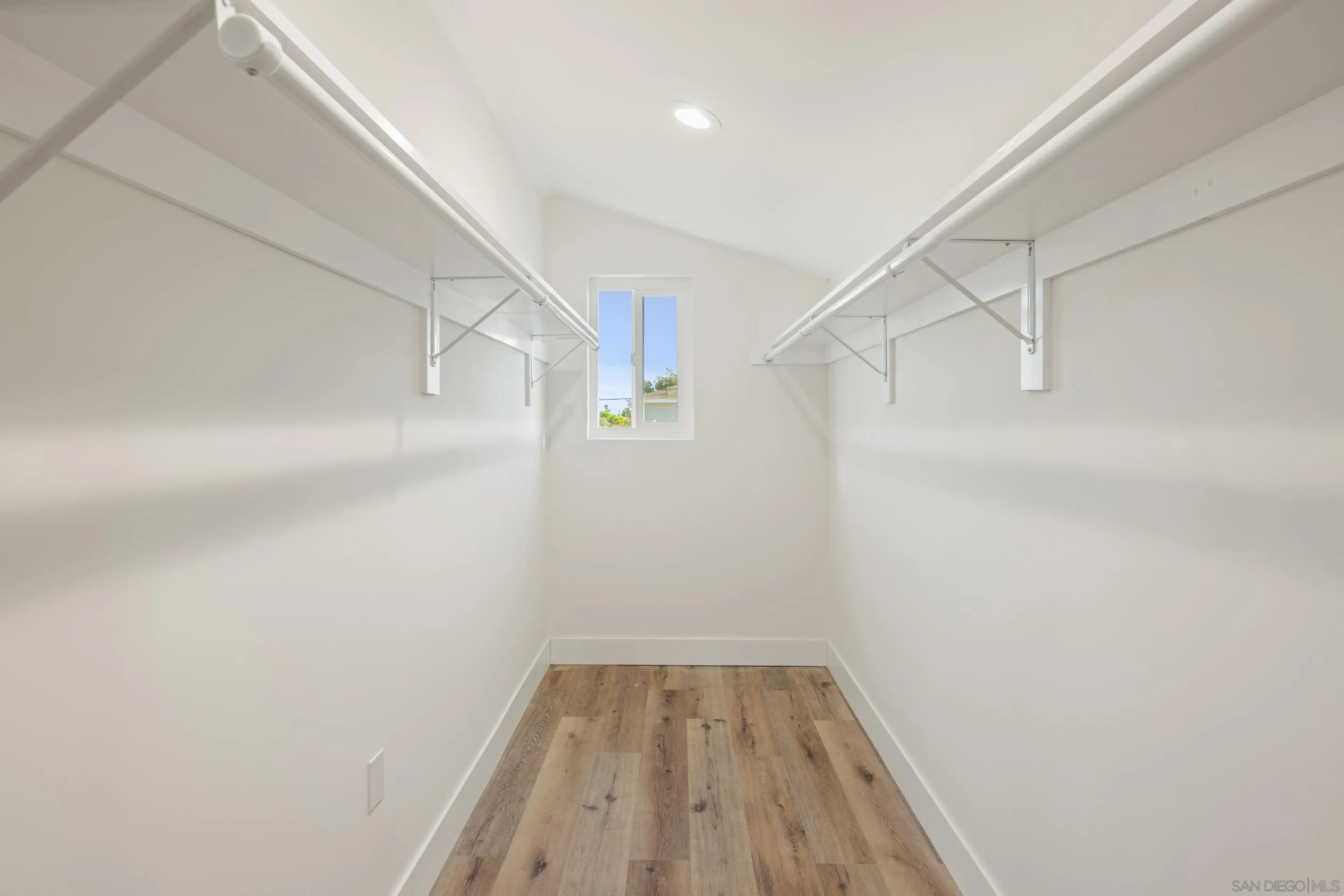 https://cdn.realtyfeed.com/cdn/127/250045363/02977846e986a1546dc337ad6ff7ab4e.webp