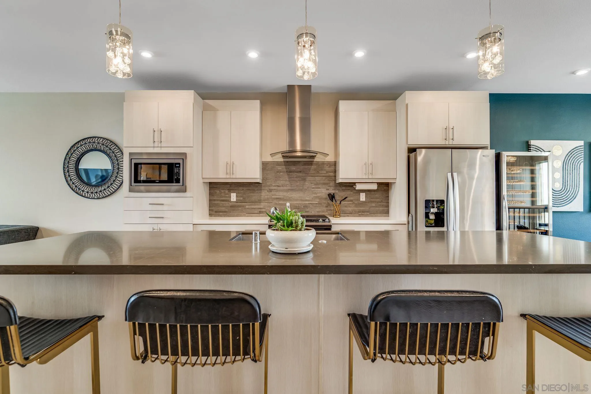 Photo #3: 250045369 Listing: Photo #3