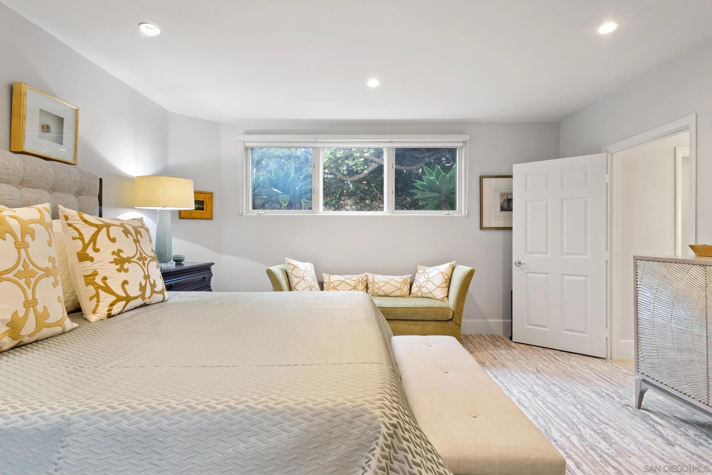 https://cdn.realtyfeed.com/cdn/127/250045382/18569e7c6198b08617d3eb63421c7c29.webp