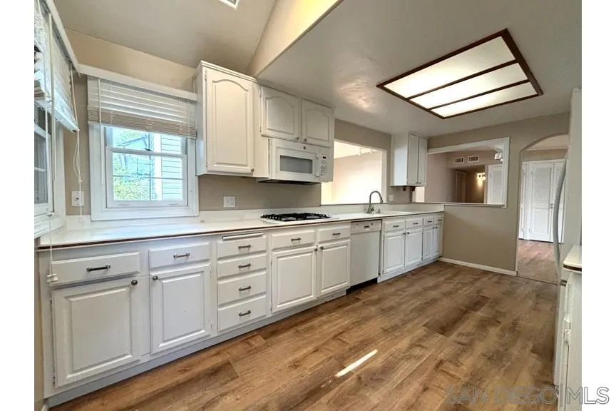 https://cdn.realtyfeed.com/cdn/127/250045391/2636a1140595d93f68deca0e3b09e80f.webp