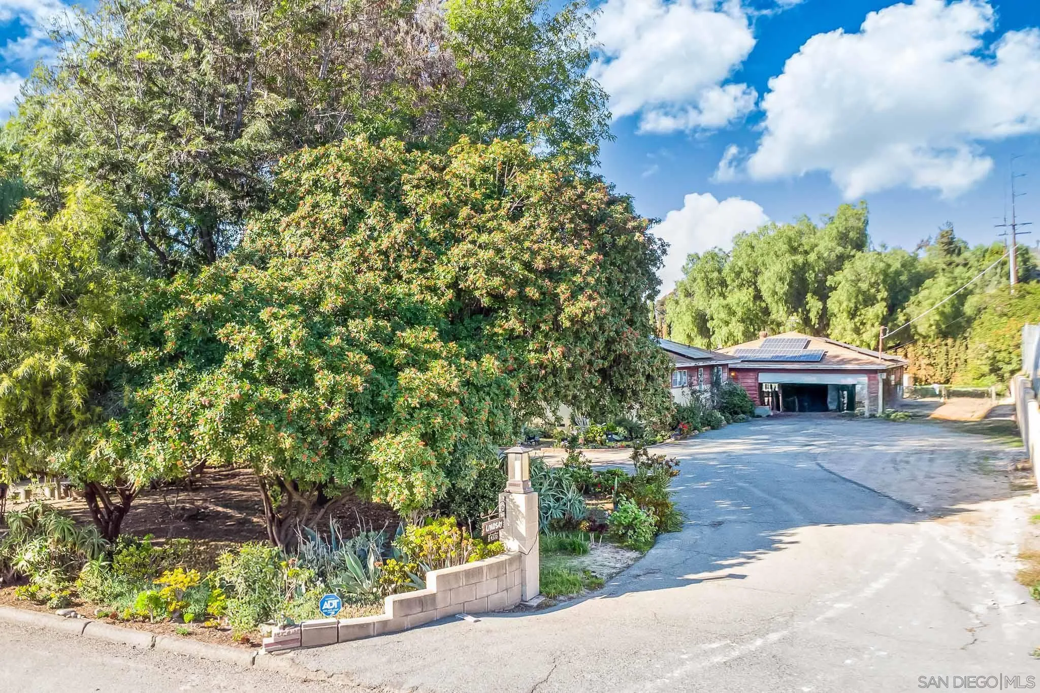 https://cdn.realtyfeed.com/cdn/127/250045392/f8665a5c65ee1f71a91960559296ead0.webp