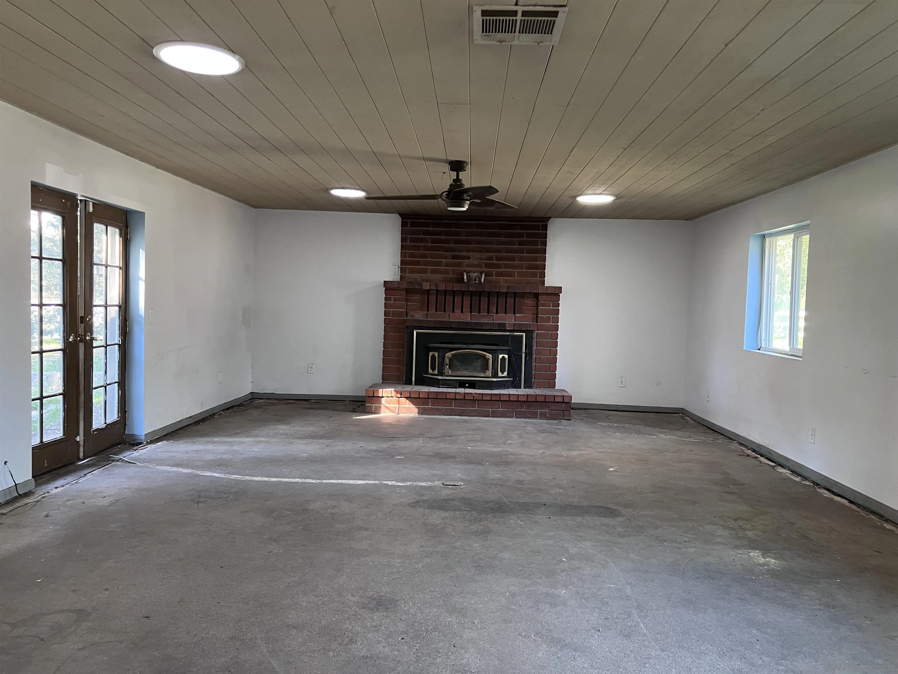 https://cdn.realtyfeed.com/cdn/127/250045393/2e25ebb3a24da19bfb7251102beb0e0e.webp