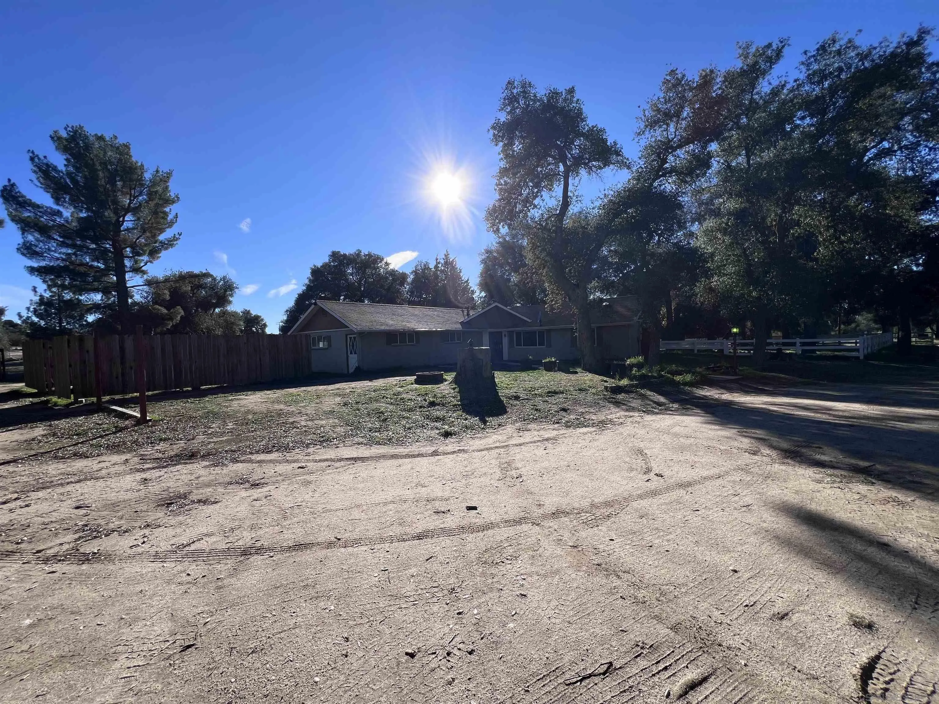 https://cdn.realtyfeed.com/cdn/127/250045393/31d8409eb495ac657a7d1e47eaef29b8.webp