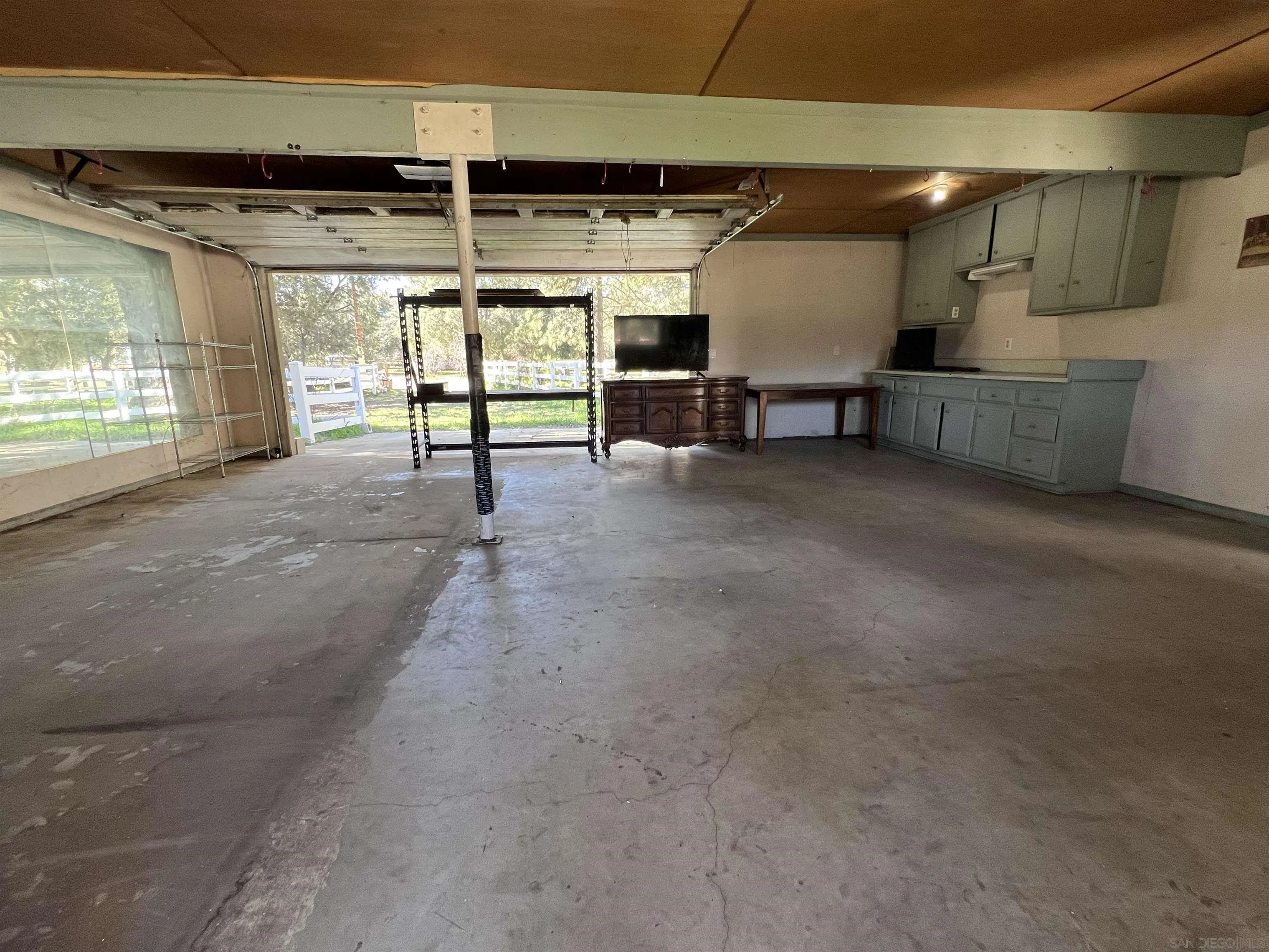 https://cdn.realtyfeed.com/cdn/127/250045393/41a3c194e7a67a91bb30f0bb6630fb39.webp