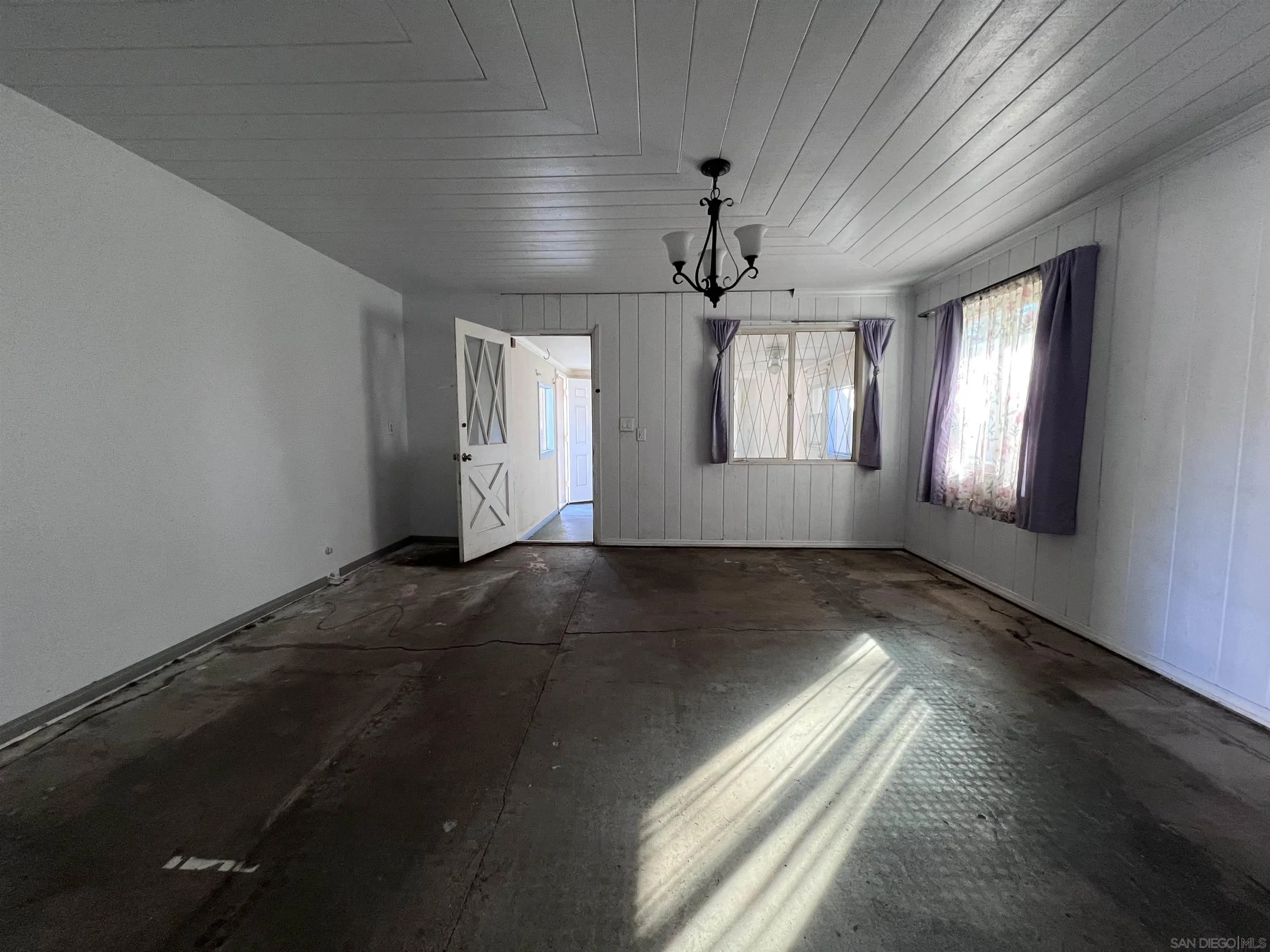 https://cdn.realtyfeed.com/cdn/127/250045393/631eed5c733b0b7a246dc5ef00f59cd8.webp