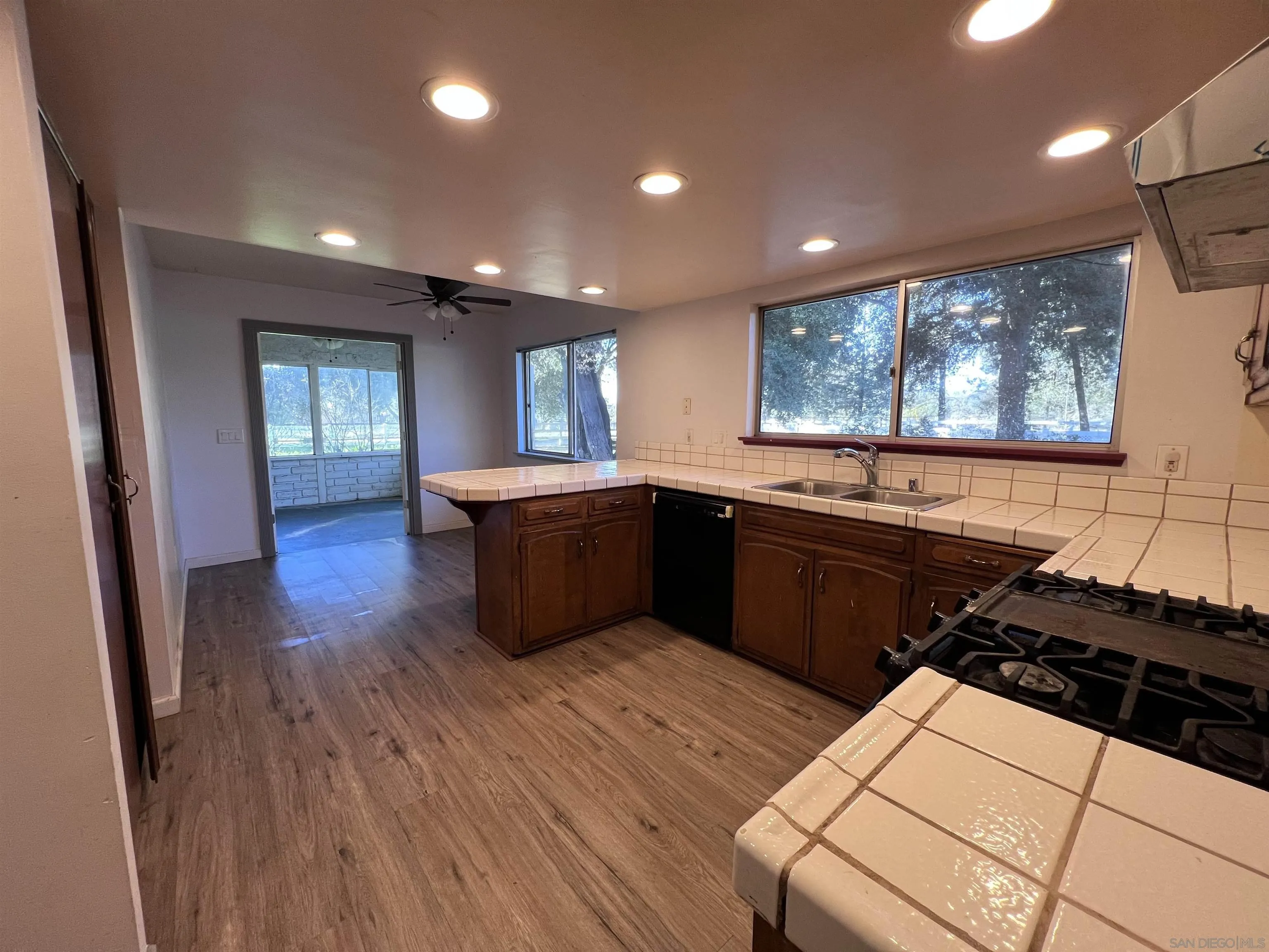 https://cdn.realtyfeed.com/cdn/127/250045393/81ae009b16a12b50168beb95bd5d1a1e.webp
