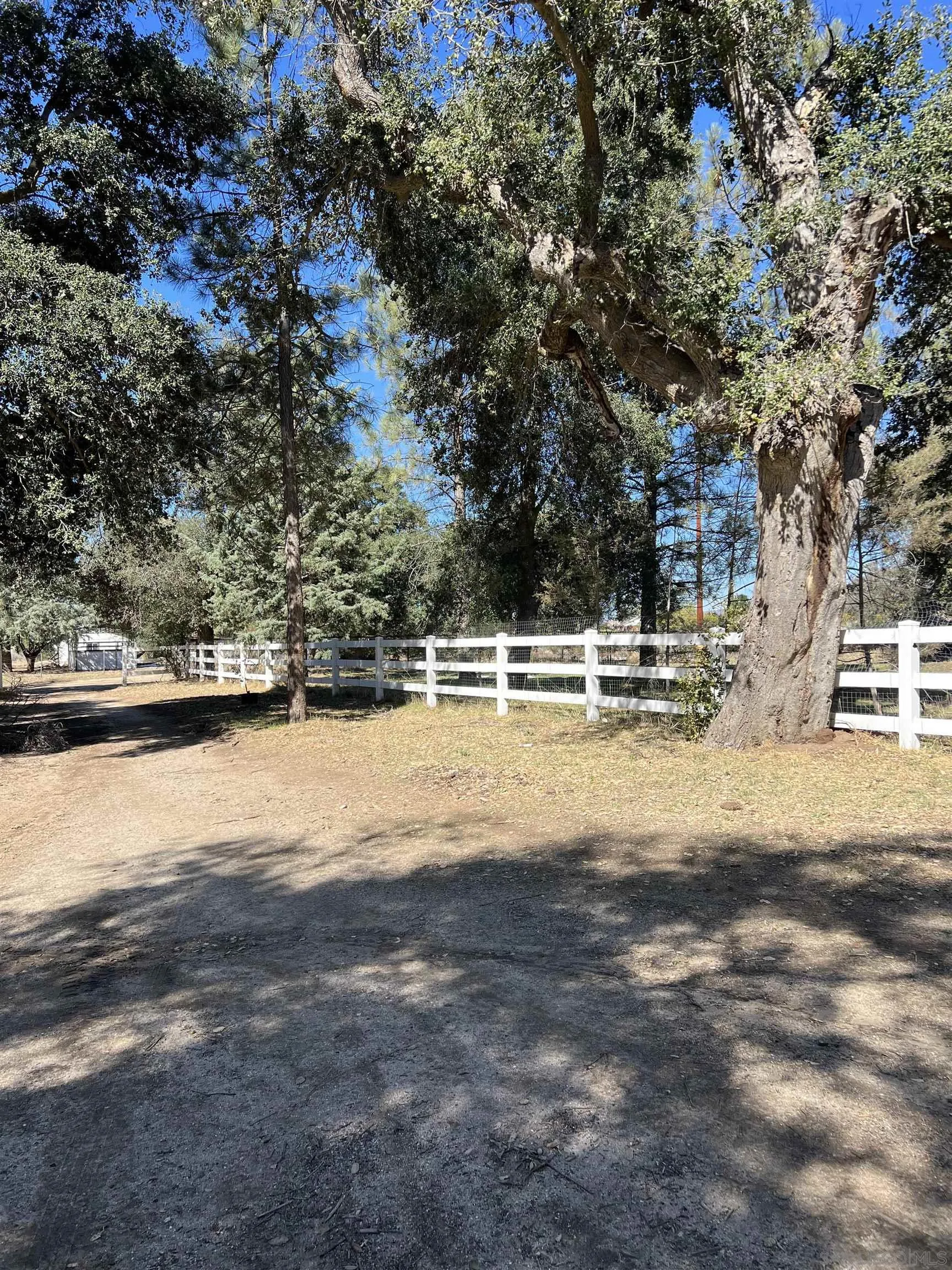 https://cdn.realtyfeed.com/cdn/127/250045393/8b7c3d3bcfb357d1d22f31a88cad0166.webp
