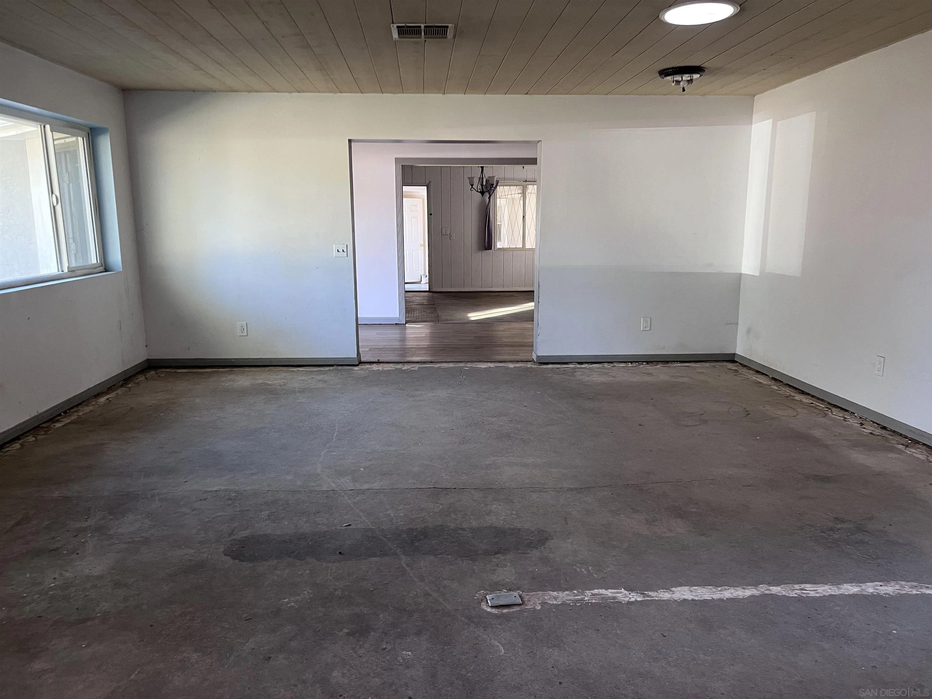 https://cdn.realtyfeed.com/cdn/127/250045393/945869d3c4e1603a895dae7de009c117.webp