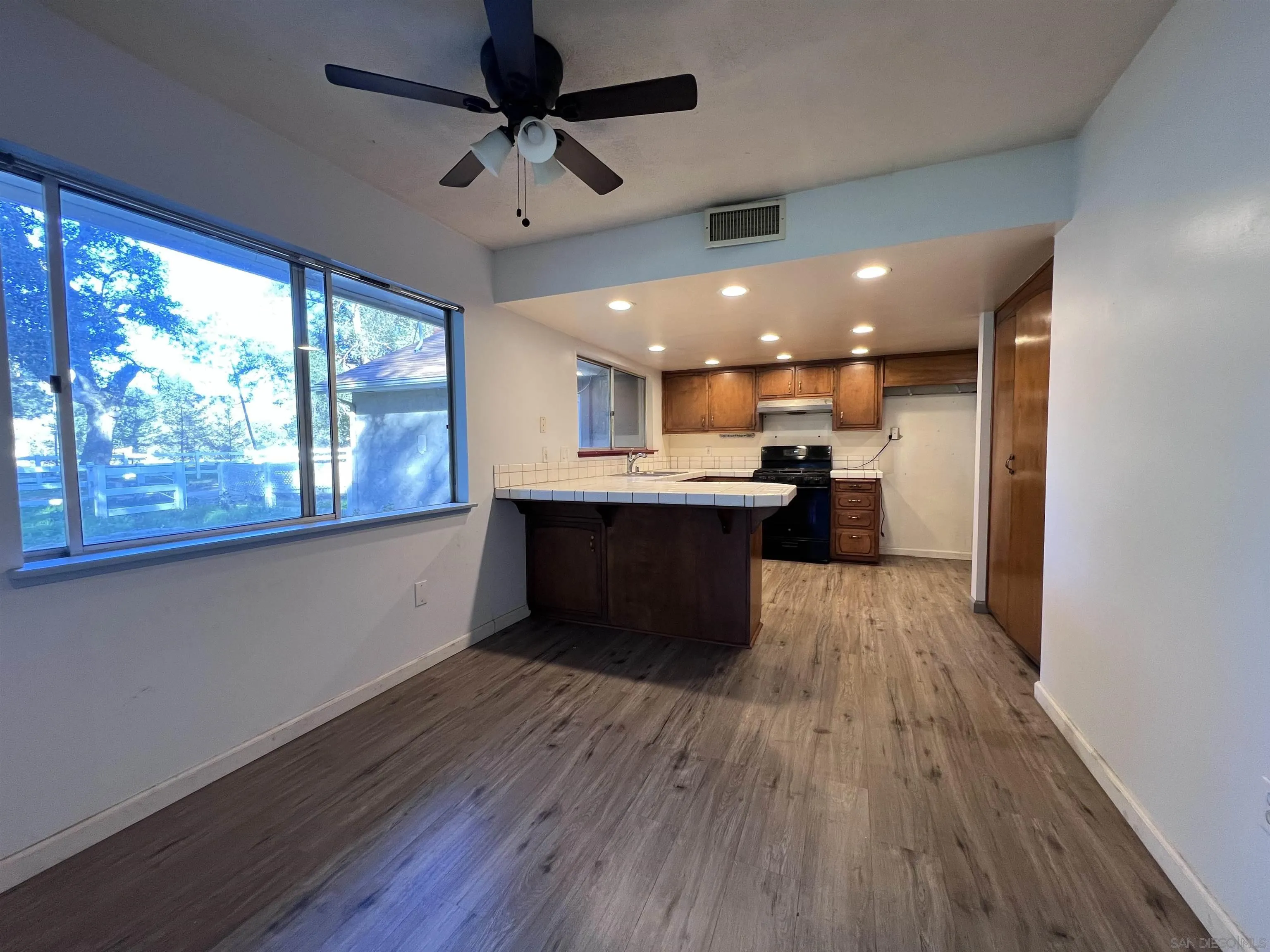 https://cdn.realtyfeed.com/cdn/127/250045393/94b3c579e2621584c61e5aa6fdfd6407.webp