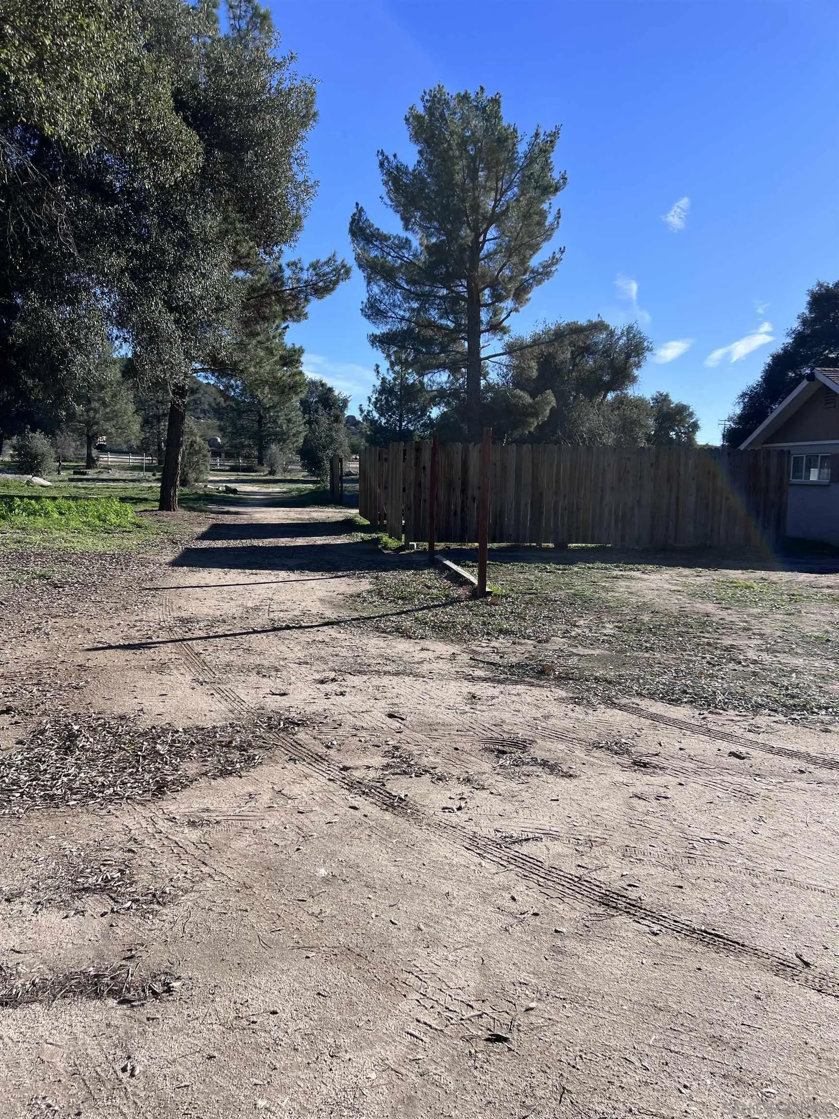 https://cdn.realtyfeed.com/cdn/127/250045393/e672292687acd1c4c8b4fec6881e7fc5.webp