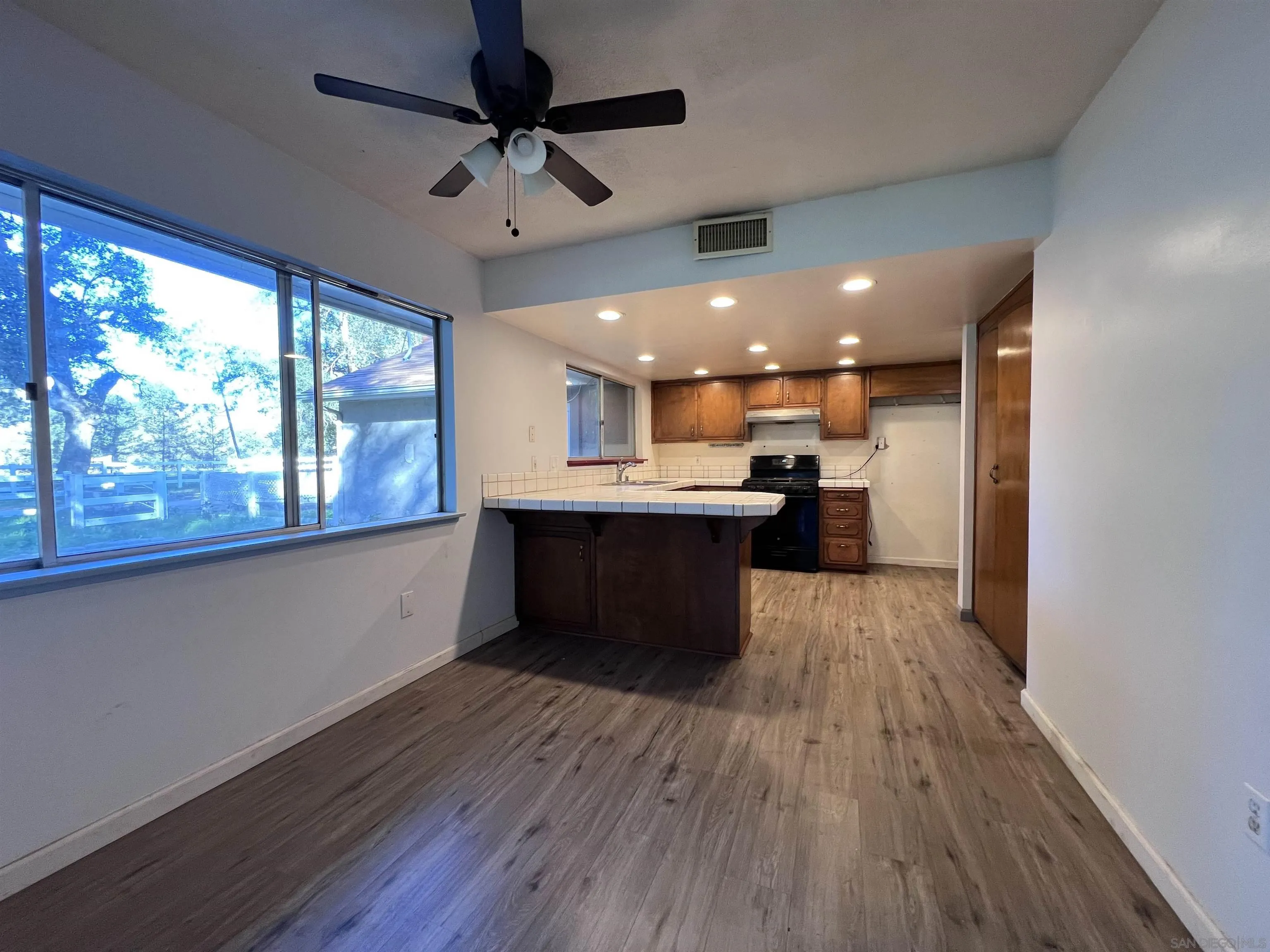 https://cdn.realtyfeed.com/cdn/127/250045393/fed11f47d392492f5d2096faf6a3e770.webp