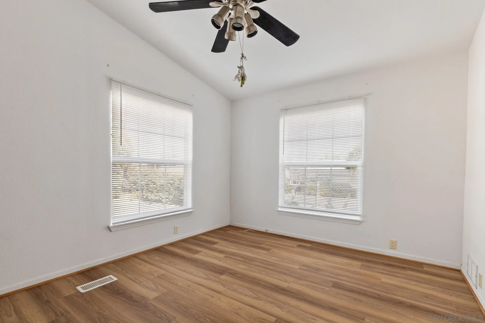 https://cdn.realtyfeed.com/cdn/127/250045394/21bec6a0186c264e531374f7daa26ad6.webp