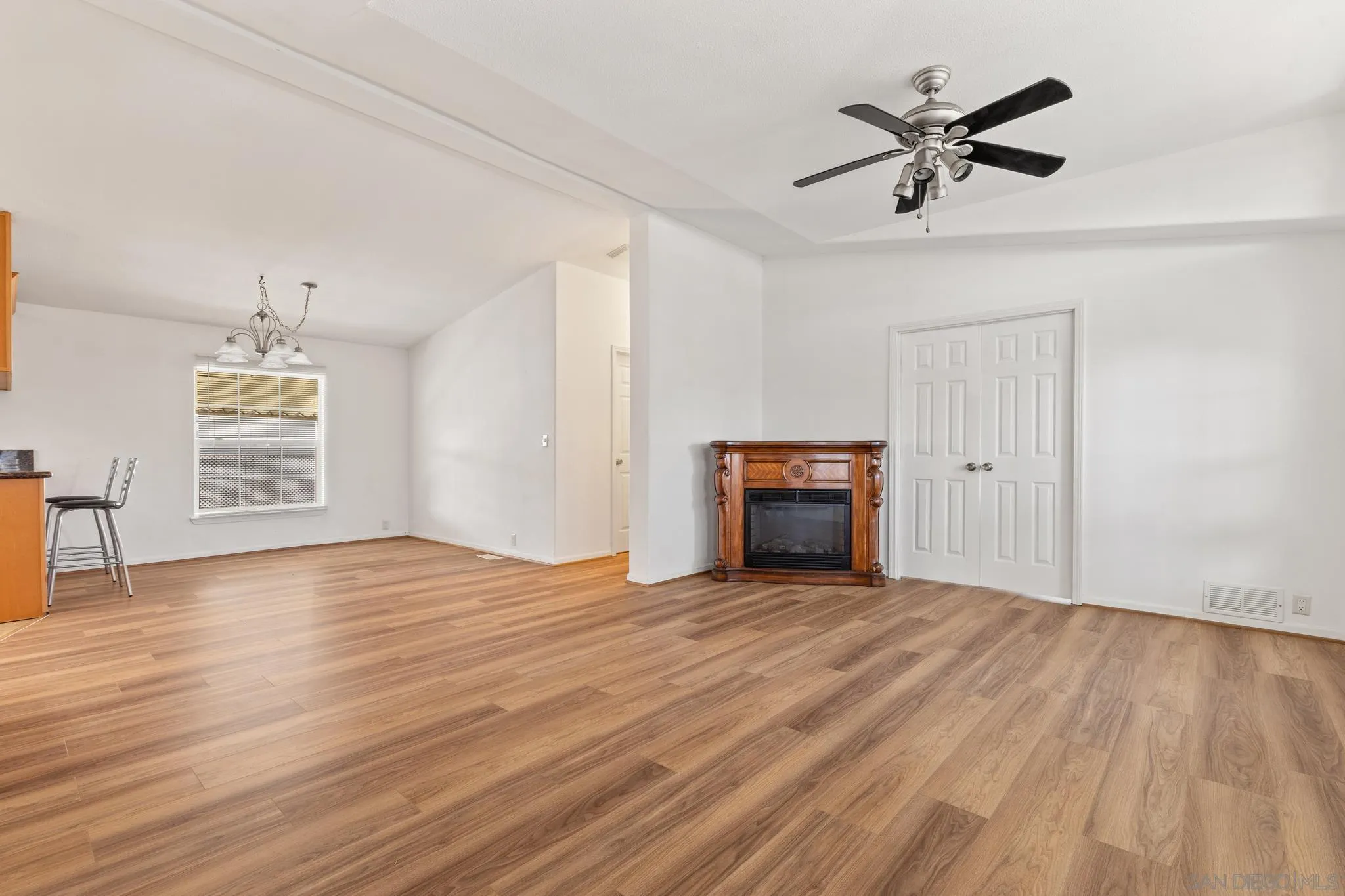 https://cdn.realtyfeed.com/cdn/127/250045394/5432cf70002240301cc25acf8930e8e1.webp