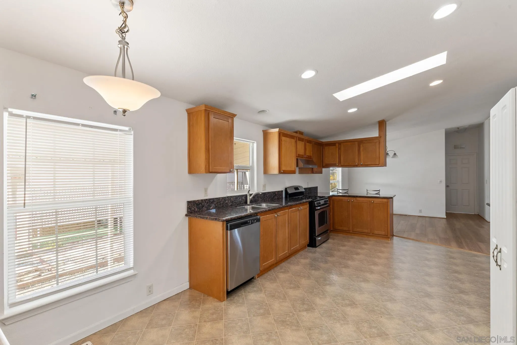 https://cdn.realtyfeed.com/cdn/127/250045394/611cec1887793f1bd168d246409c36f5.webp