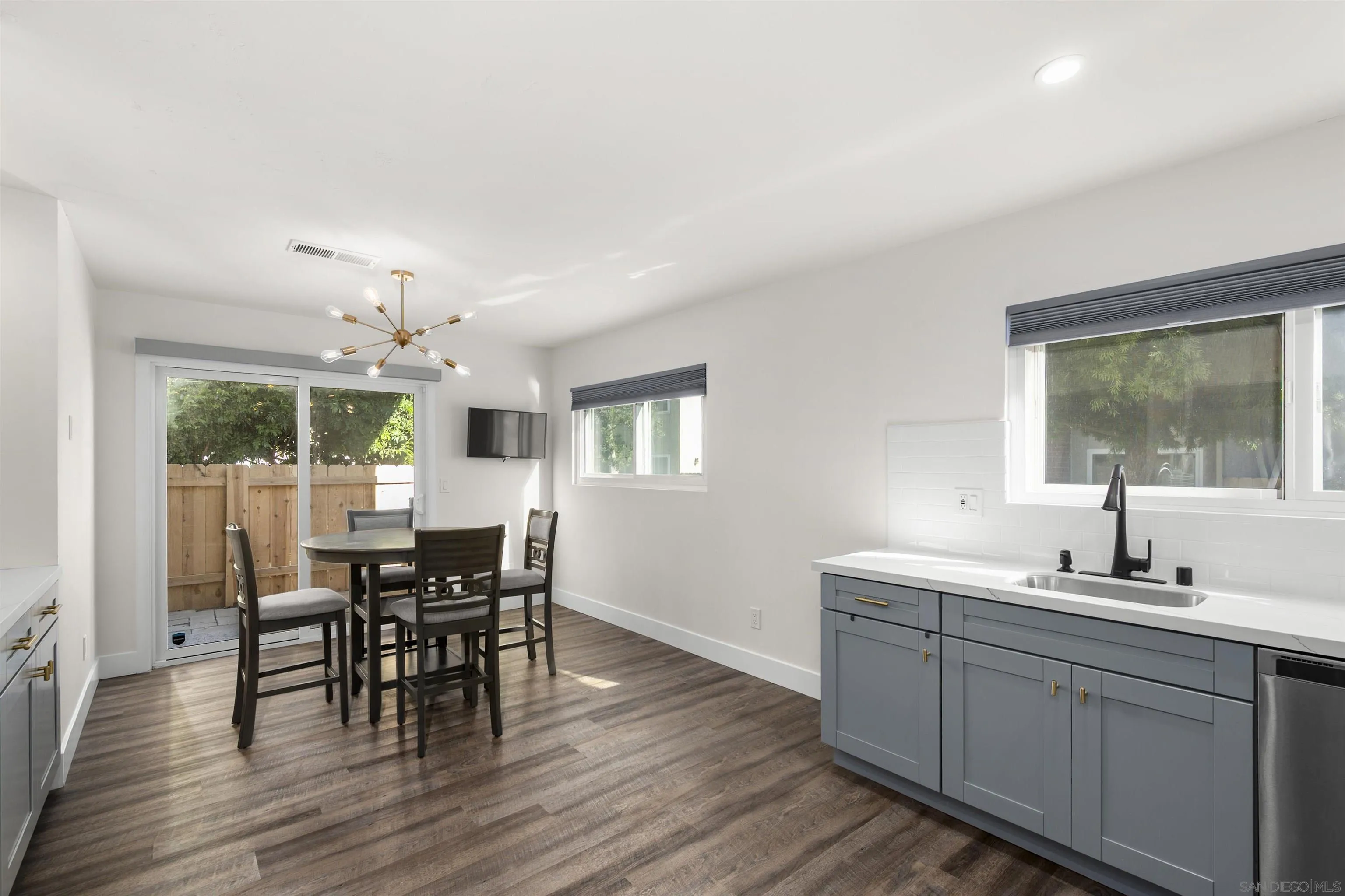 https://cdn.realtyfeed.com/cdn/127/250045398/0f0c195164e76e81a635567828158a50.webp