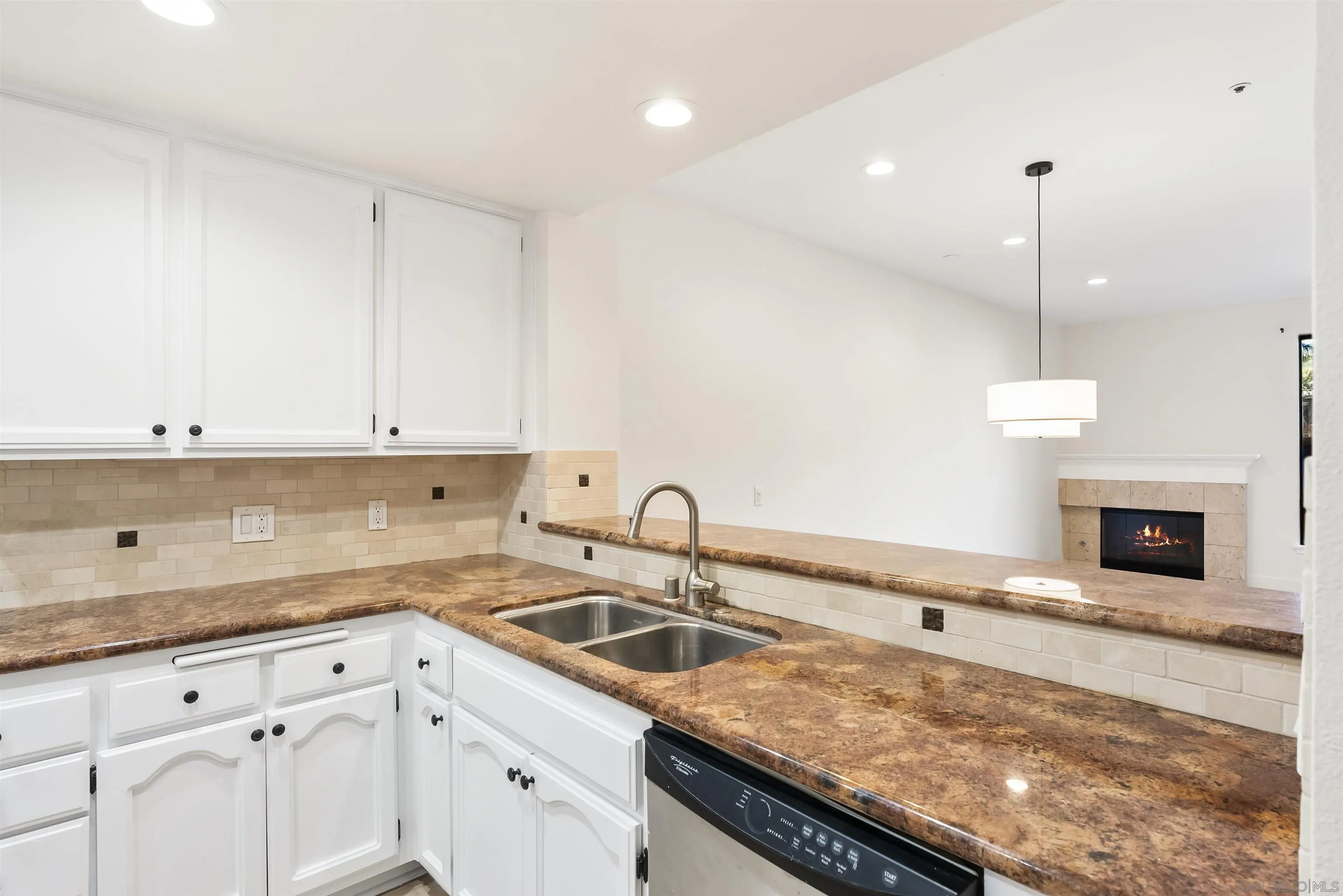 Photo #5: 250045459 Listing: Photo #5