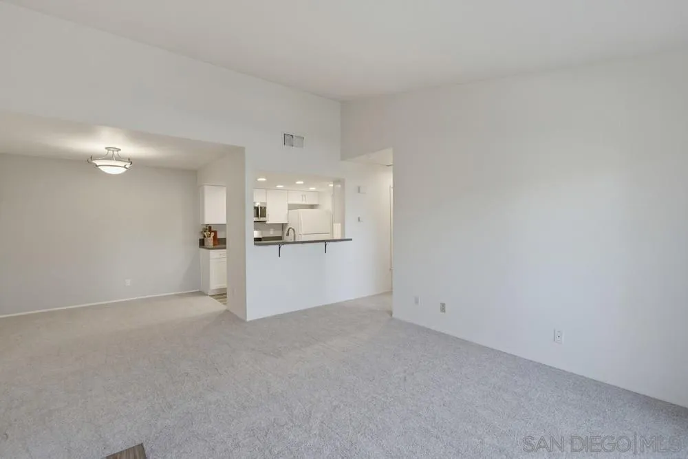 https://cdn.realtyfeed.com/cdn/127/250045460/11ab5a81f25c8edcabc34bff9f212474.webp